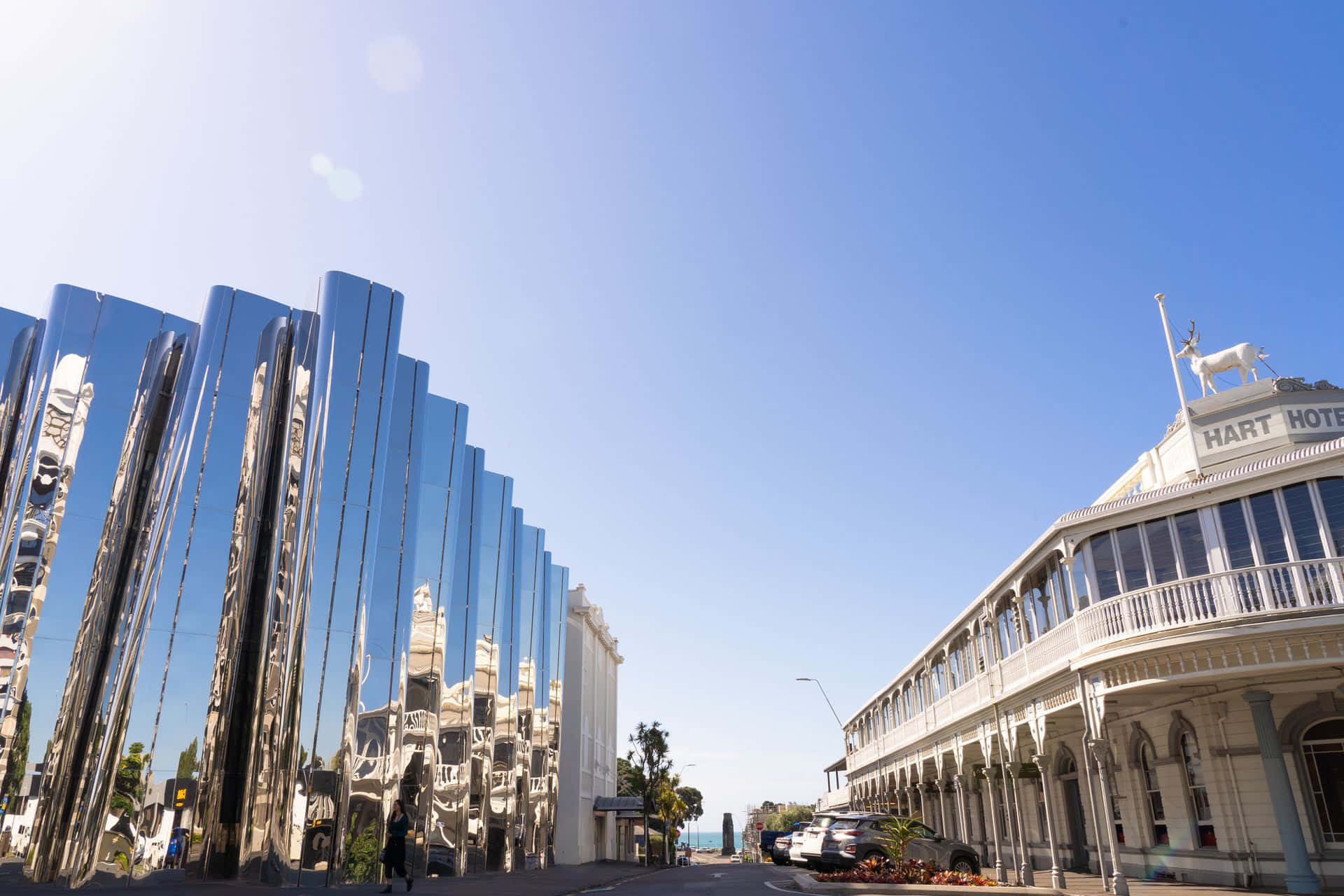 New Plymouth, chrome mirror columns, historic buildings, Full HD Desktop Wallpaper