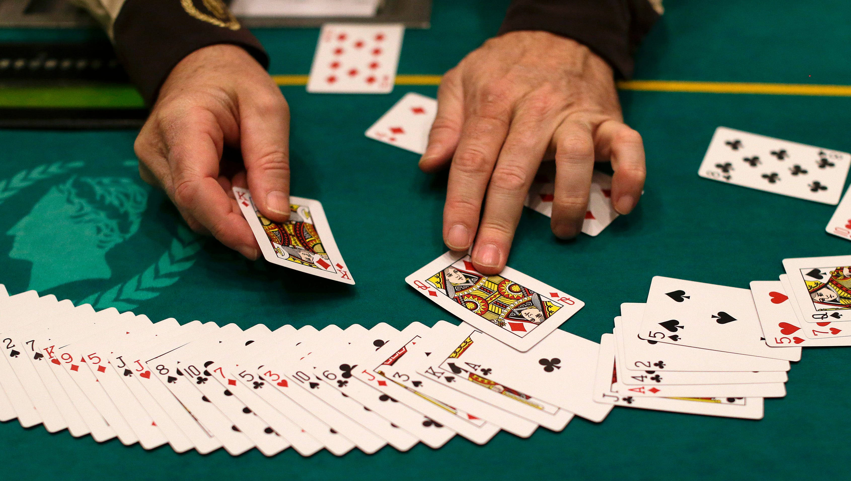 green casino table, playing cards, poker chips, 2K Desktop Wallpaper