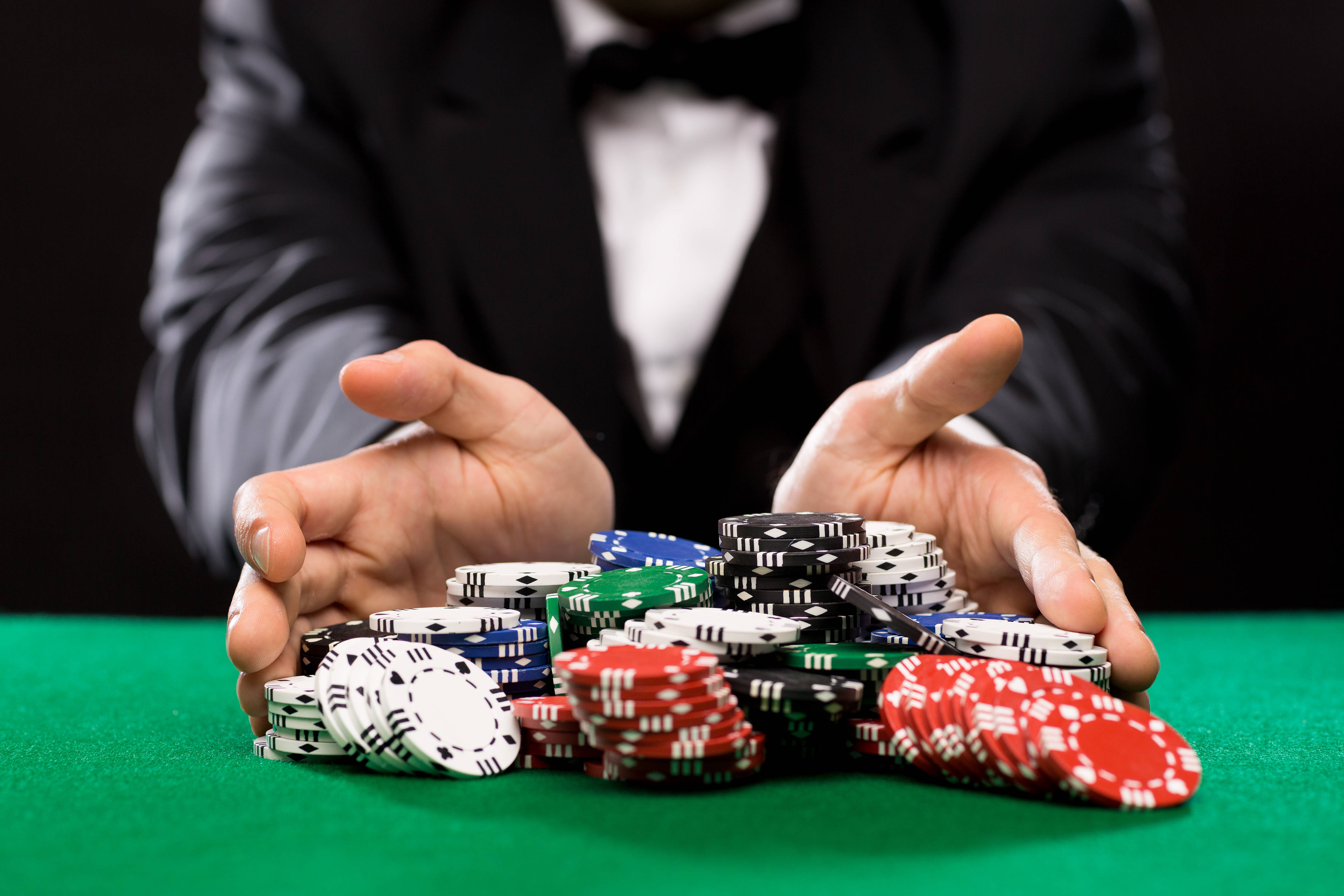 tuxedo, mountain of colorful poker chips, green felt table, 4K Desktop Wallpaper