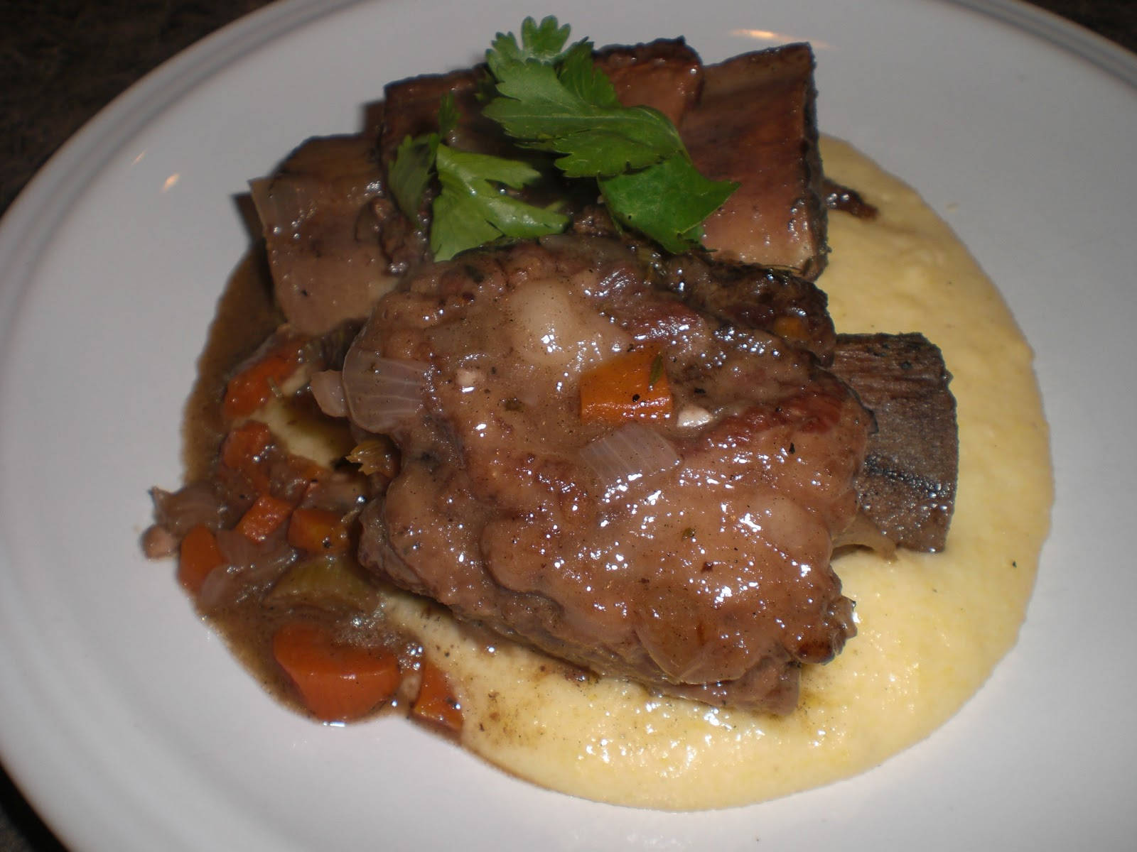 beef on polenta dish, braised short ribs, creamy polenta, HD Desktop Wallpaper