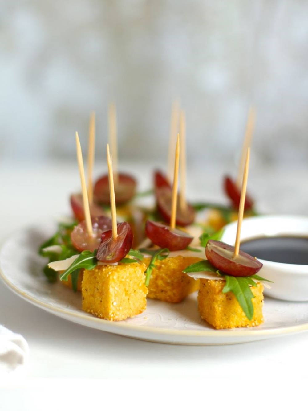 Cocktail Polenta Bites, golden polenta cubes, arugula, HD Phone Wallpaper