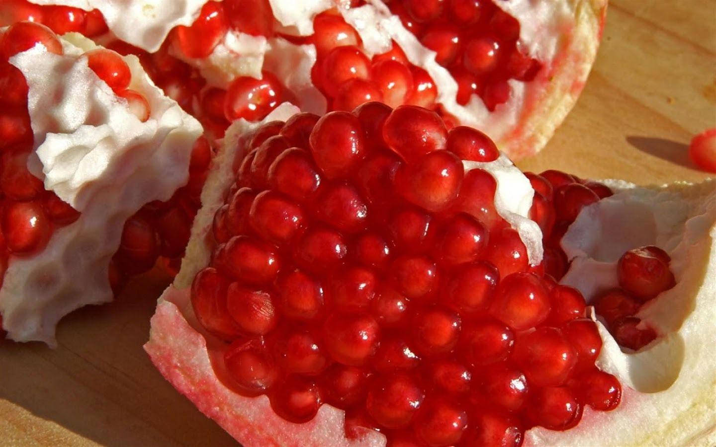 pomegranate fruit seeds, juicy red pomegranate arils, creamy white pulp, HD Desktop Wallpaper