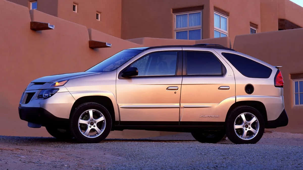 Pontiac Aztek, silver, terracotta-colored adobe building, SD Desktop Wallpaper