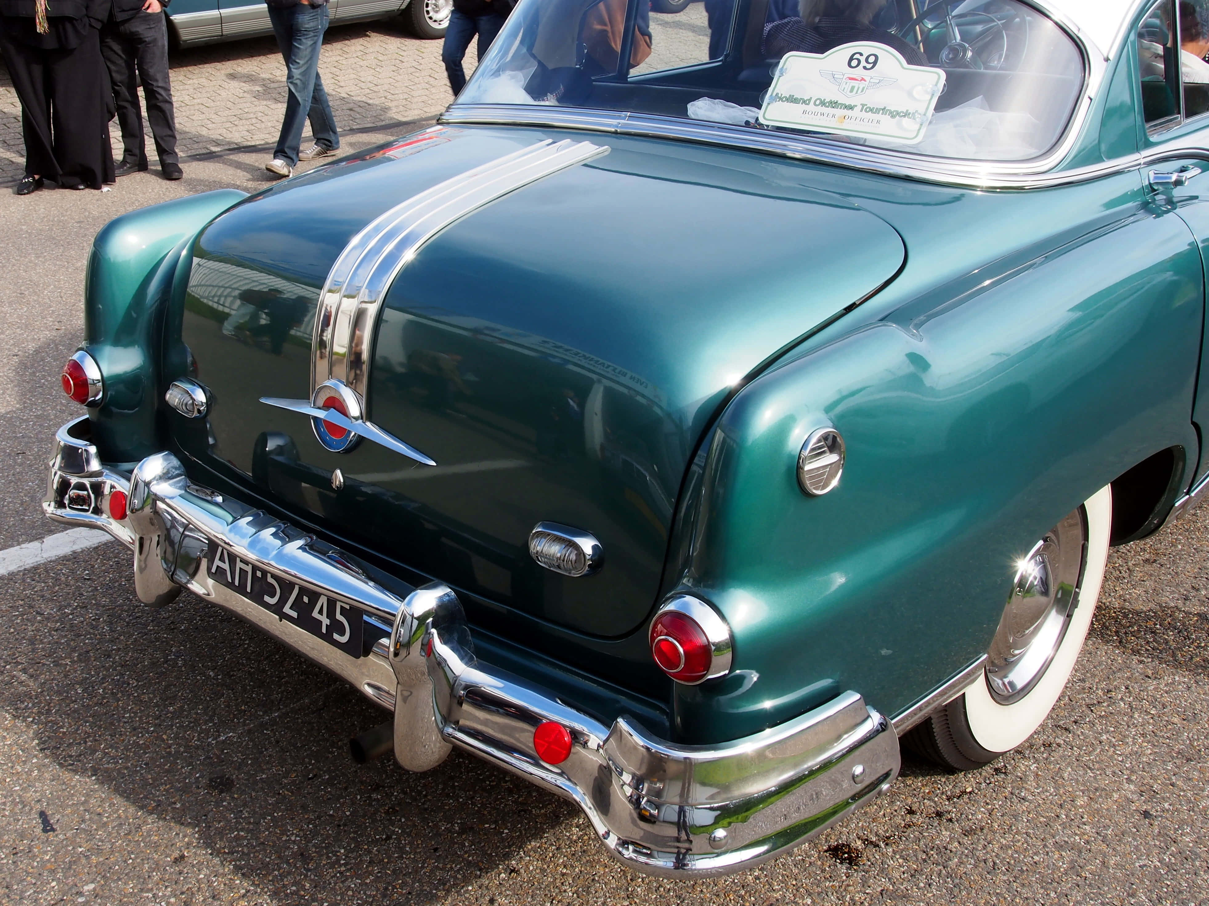 Pontiac Chieftain, glossy teal, chrome accents, 4K Desktop Wallpaper