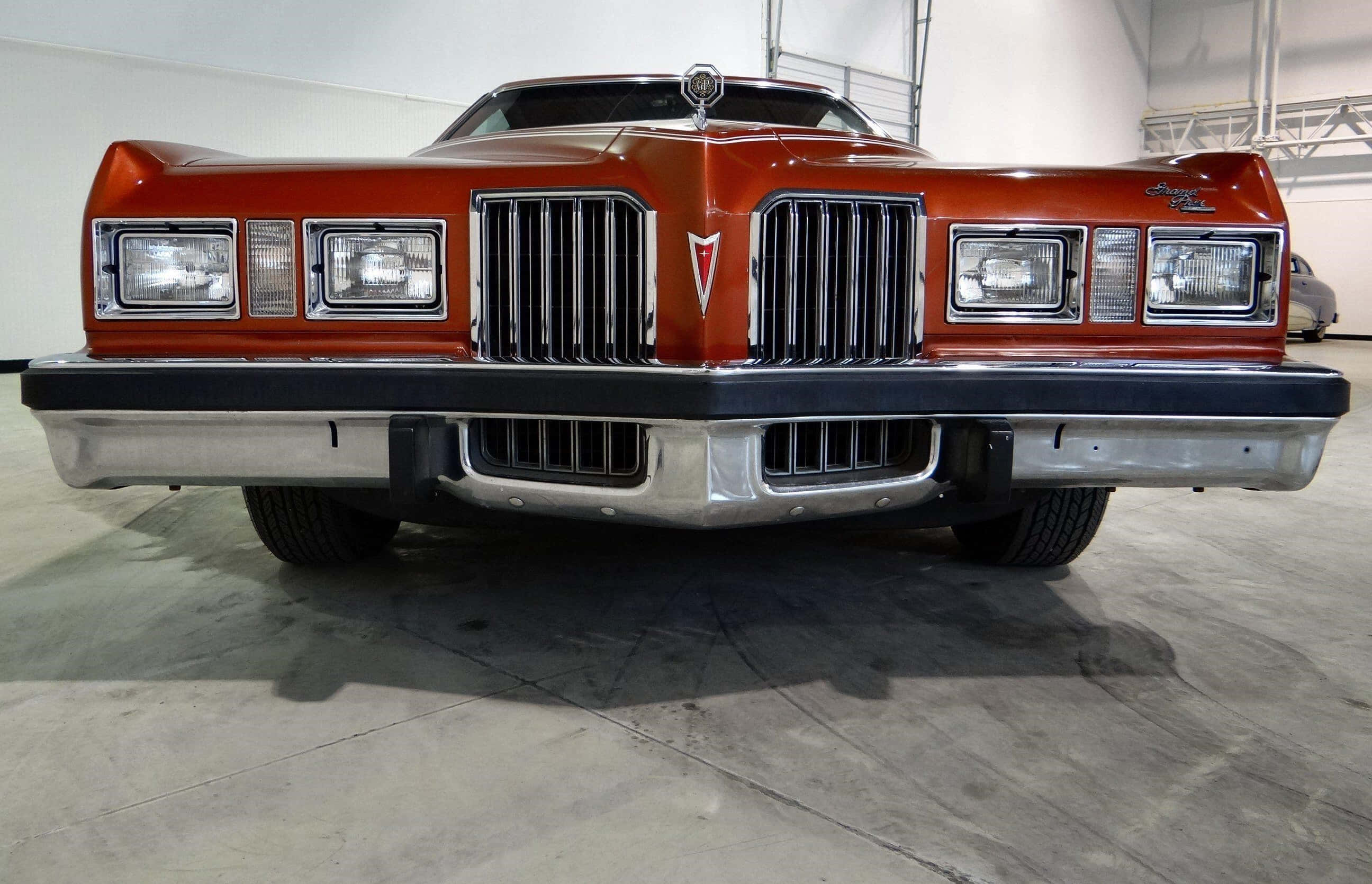 Pontiac Grand Prix, glossy red, chrome grille, 2K Desktop Wallpaper