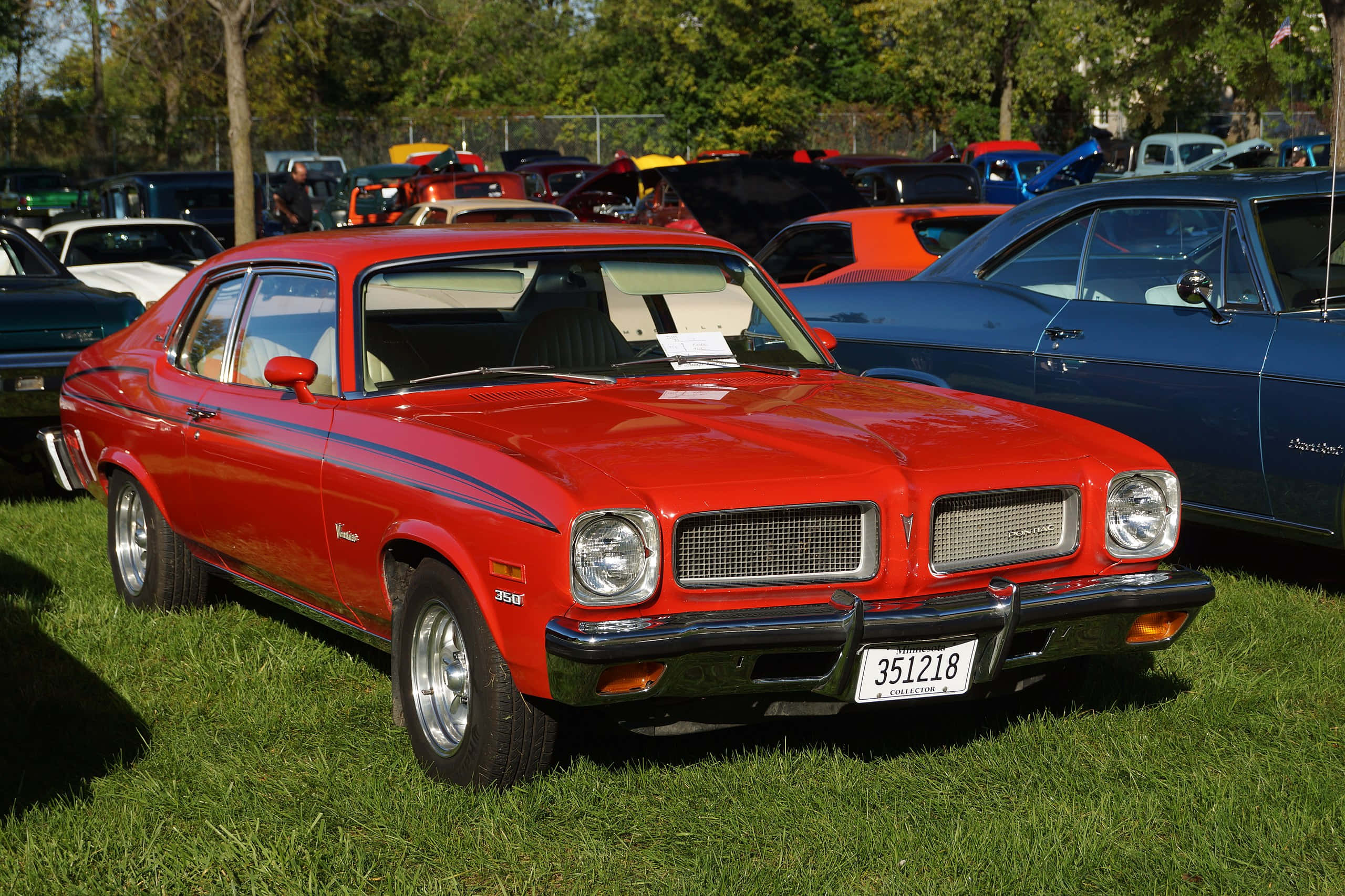 Pontiac Ventura, vibrant red, chrome accents, 2K Desktop Wallpaper