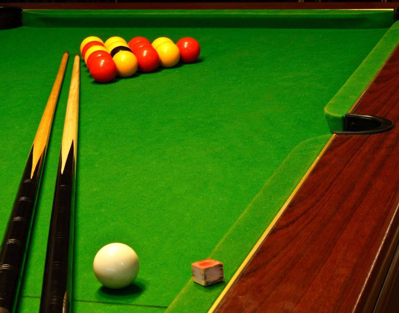 pool table, red and yellow balls, white cue ball, HD Desktop Wallpaper