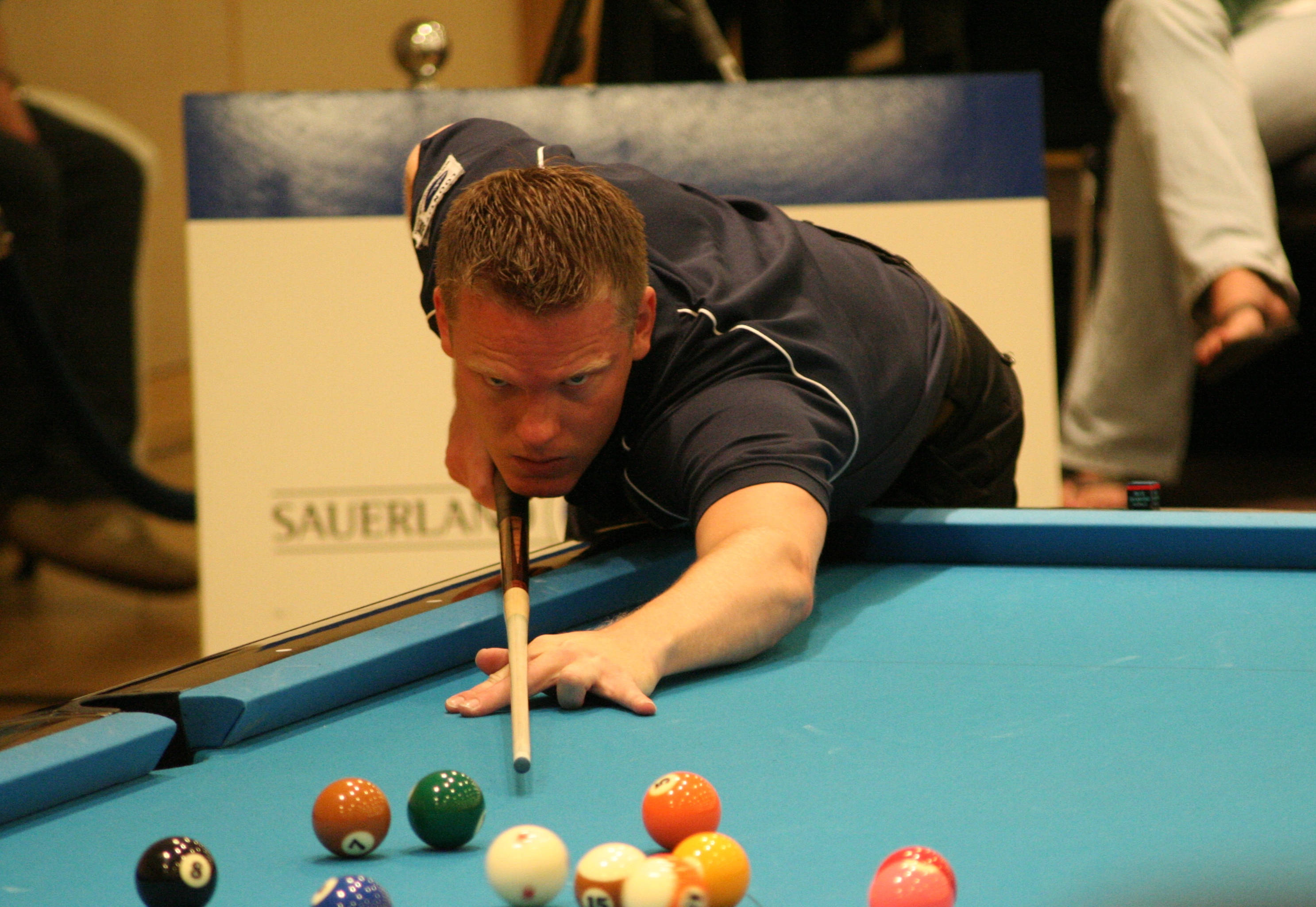 blue felt table, pool stick, colorful balls, 2K Desktop Wallpaper