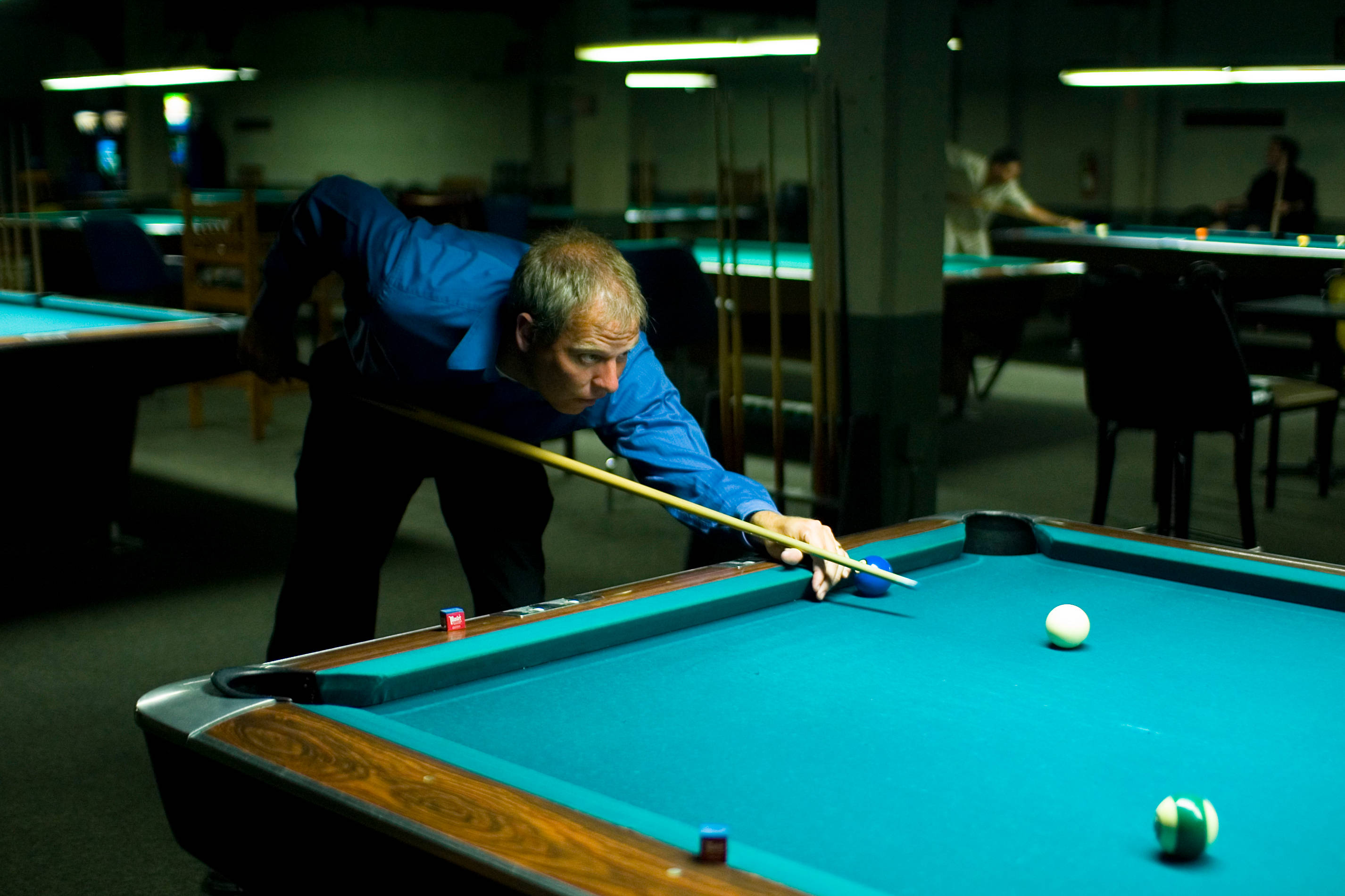 pool table, blue shirt, bright overhead lights, 2K Desktop Wallpaper