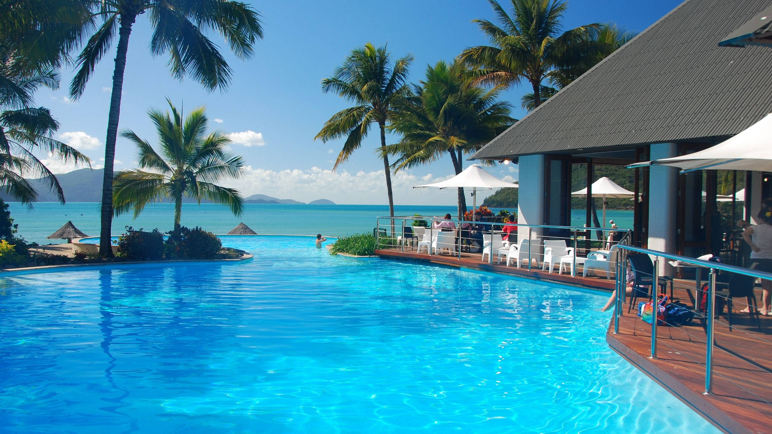 resort ocean swimming pool, turquoise ocean, clear blue sky, 2K Desktop Wallpaper