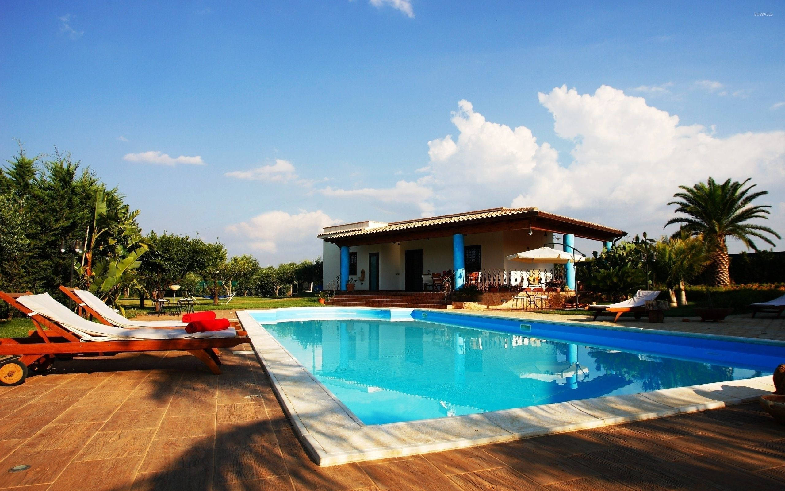 house swimming pool, sunny sky, lounge chairs, 2K Desktop Wallpaper
