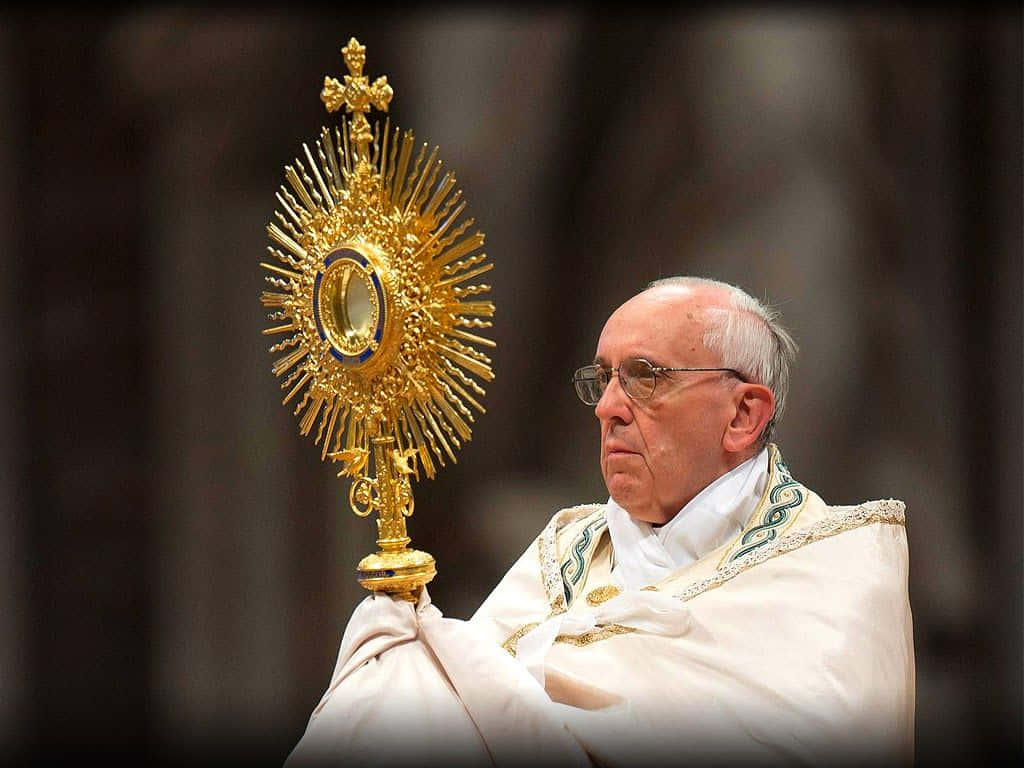 Pope Francis, white vestments, golden monstrance, SD Desktop Wallpaper