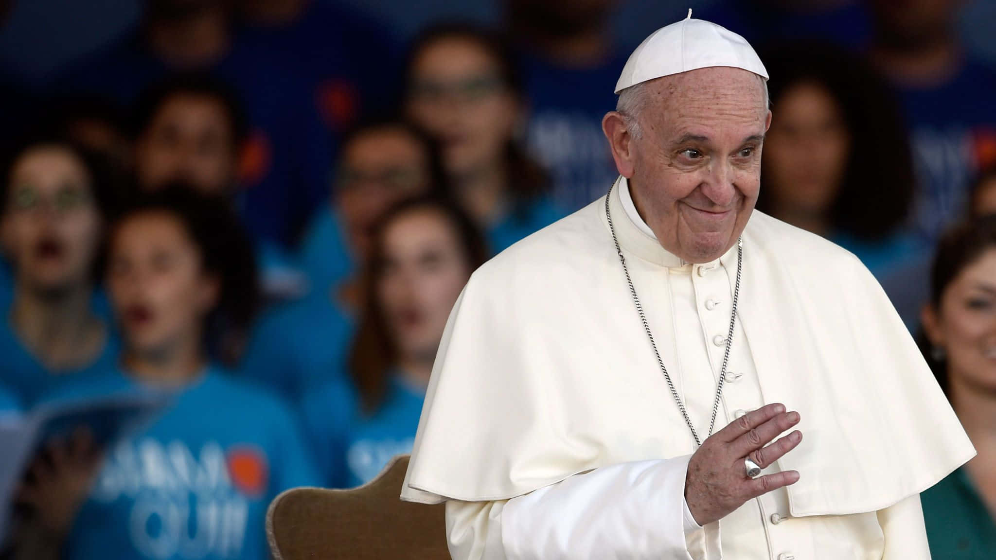 Pope Francis, blue shirts, blurred crowd, Full HD Desktop Wallpaper