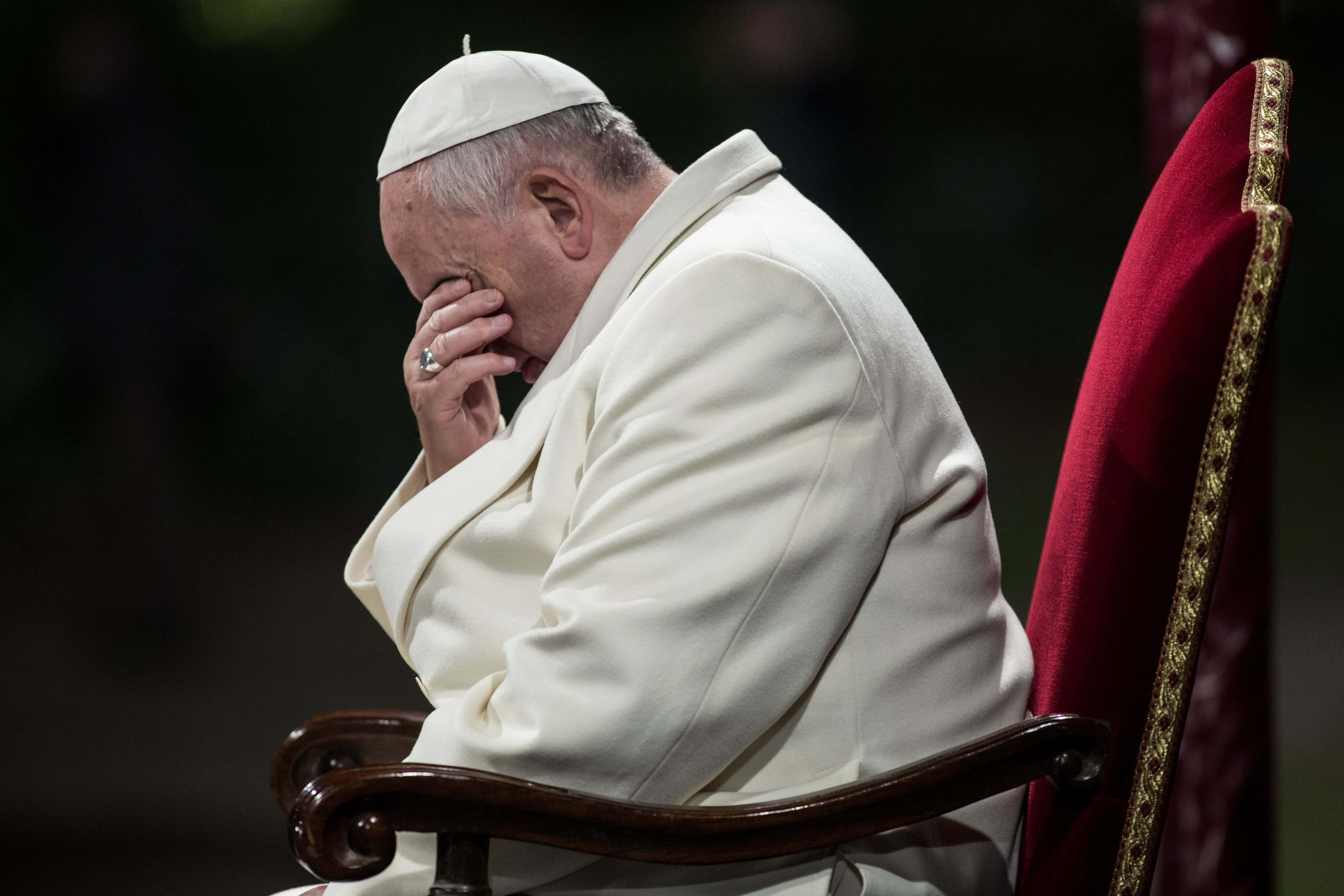 Pope Francis, wooden chair, red velvet upholstery, 5K Desktop Wallpaper