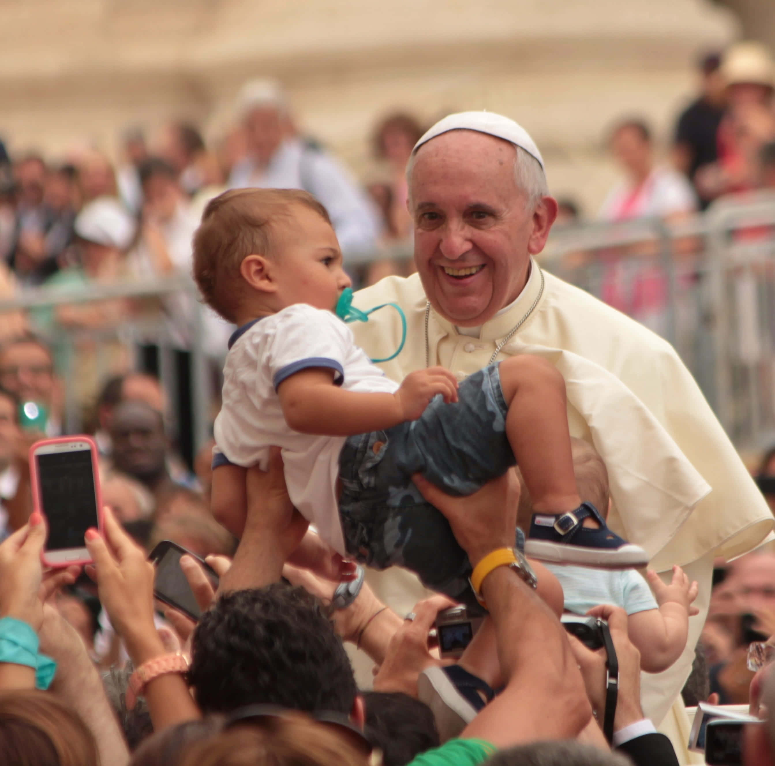 Pope Francis, baby, pacifier, 2K Desktop Wallpaper