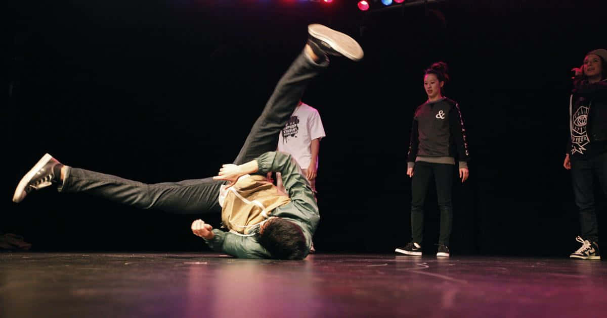 Popping, breakdancer, dynamic freeze, SD Desktop Wallpaper