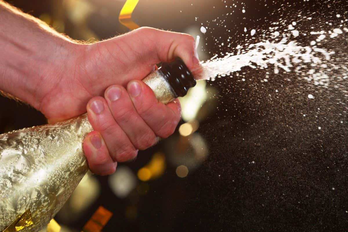 champagne bottle, golden liquid, bubbles, SD Desktop Wallpaper