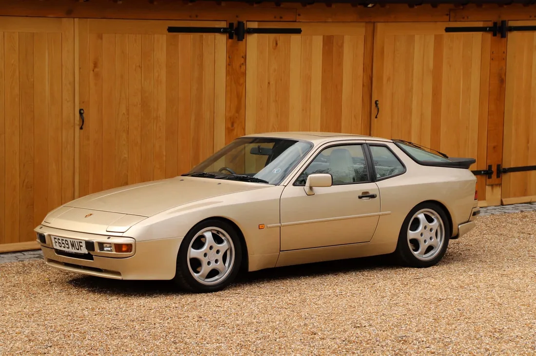 Porsche 944