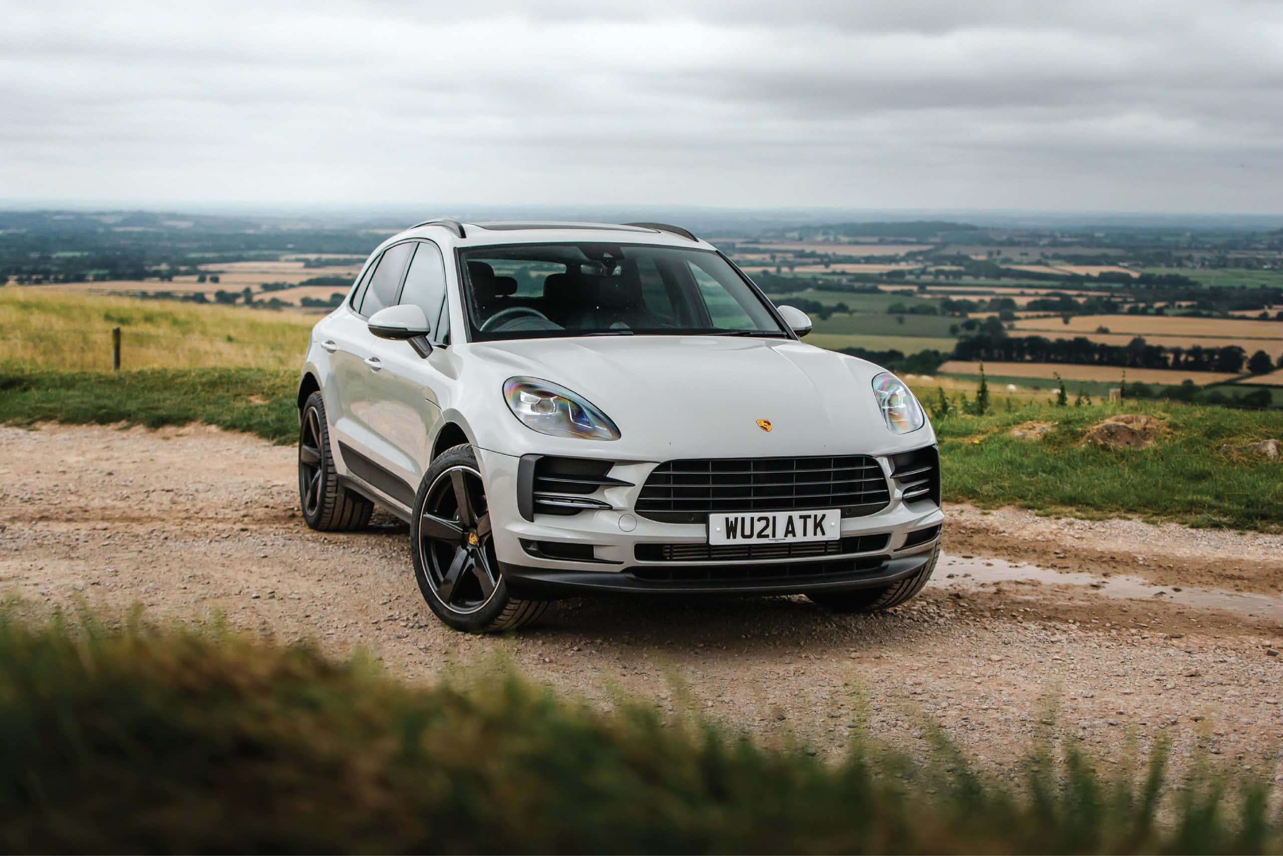 Porsche Macan, white, gravel hilltop, 2K Desktop Wallpaper