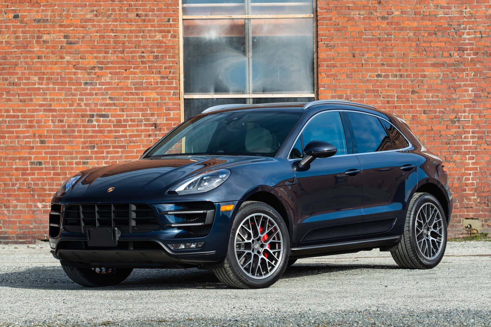 Porsche Macan, black, gravel, HD Desktop Wallpaper