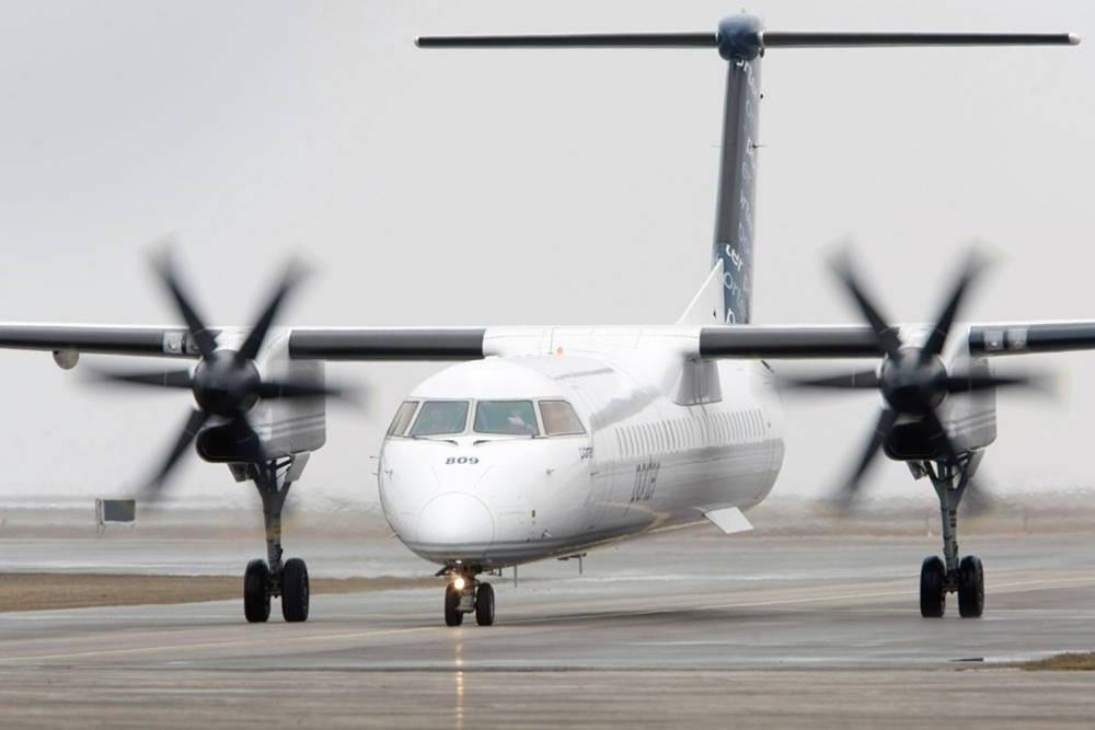 Porter Airlines, turboprop airplane, spinning propellers, SD Desktop Wallpaper