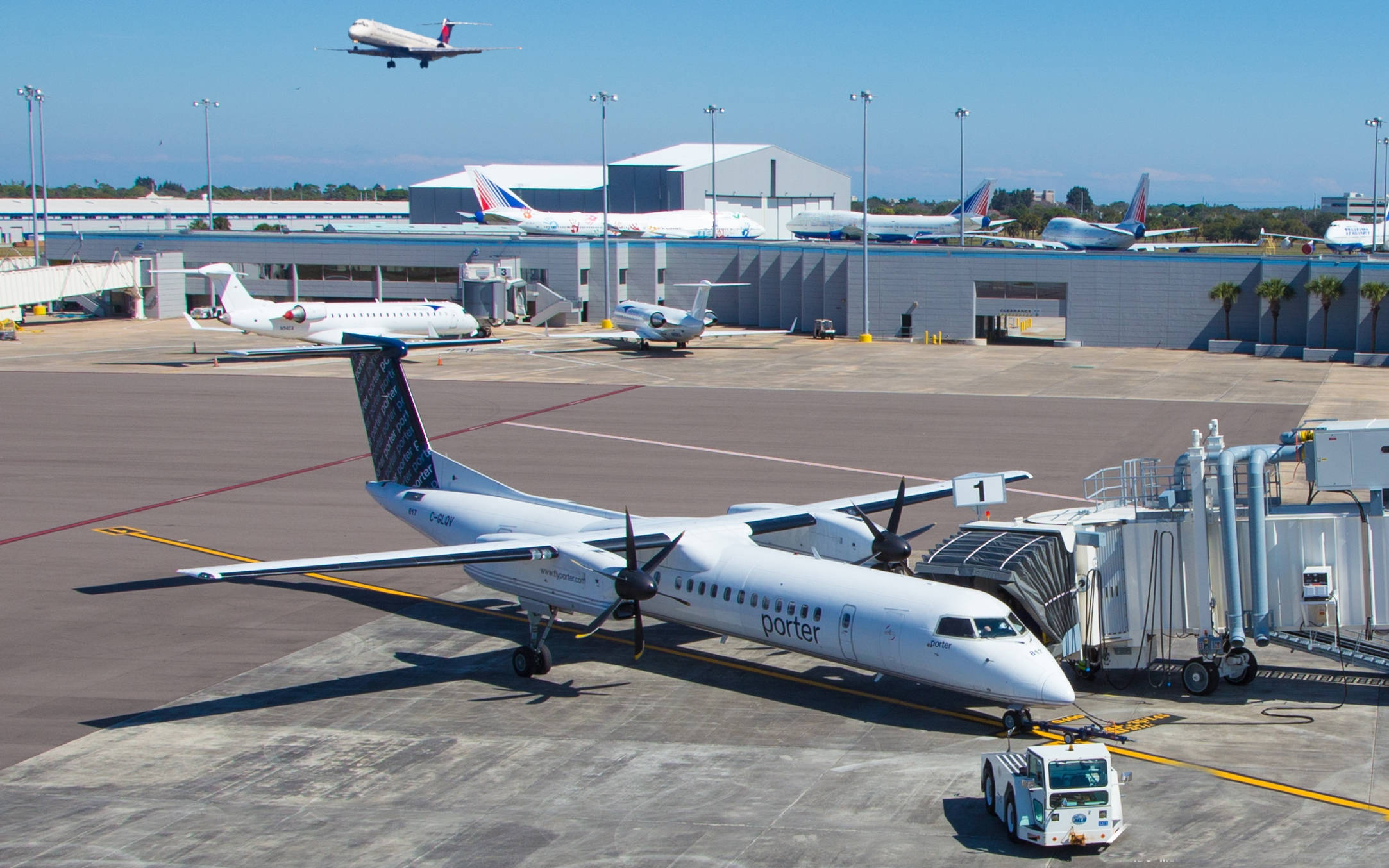 Porter Airlines, turboprop plane, airport gate, Full HD Desktop Wallpaper