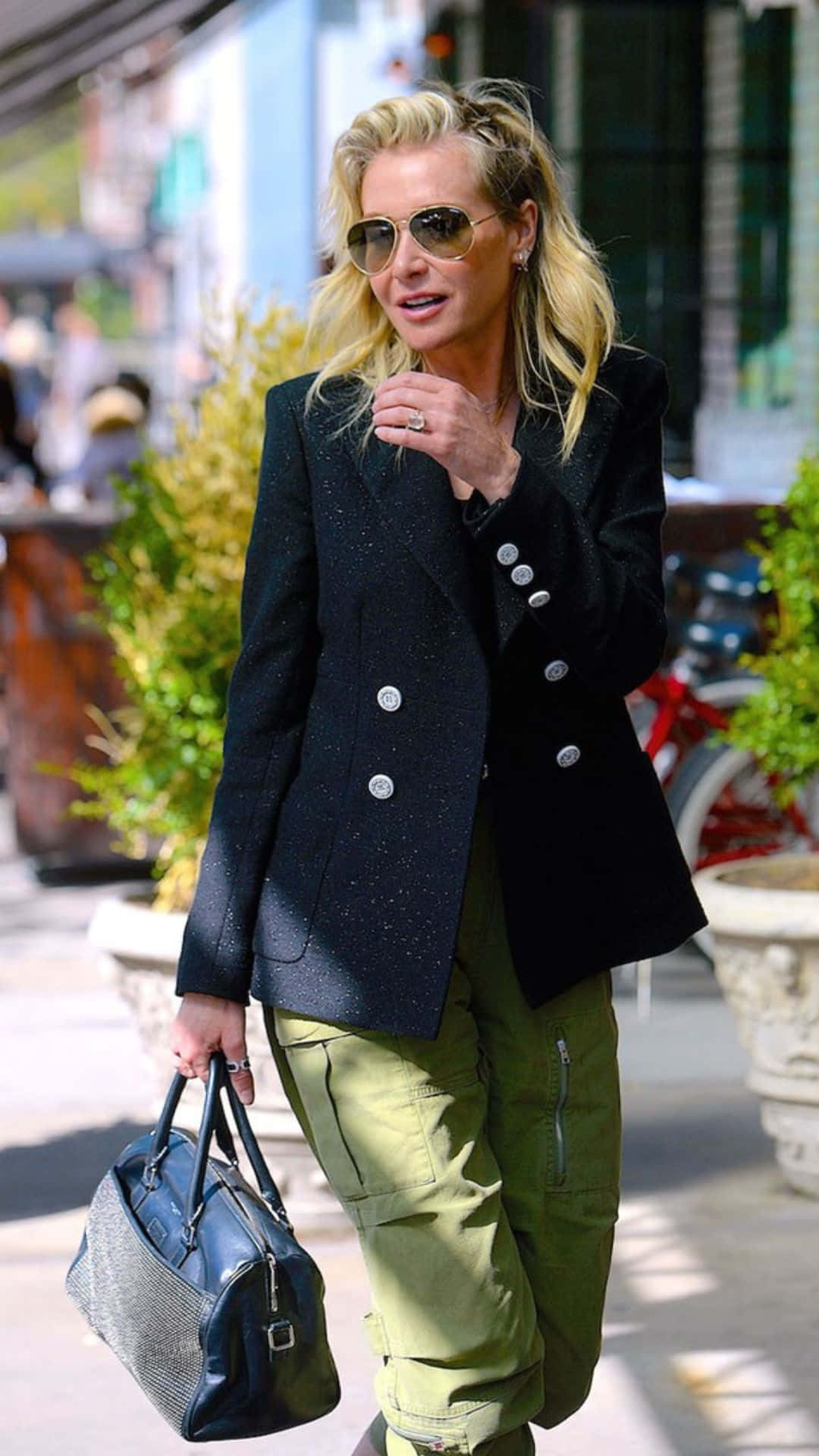 Portia de Rossi, black blazer, olive cargo pants, Full HD Phone Wallpaper