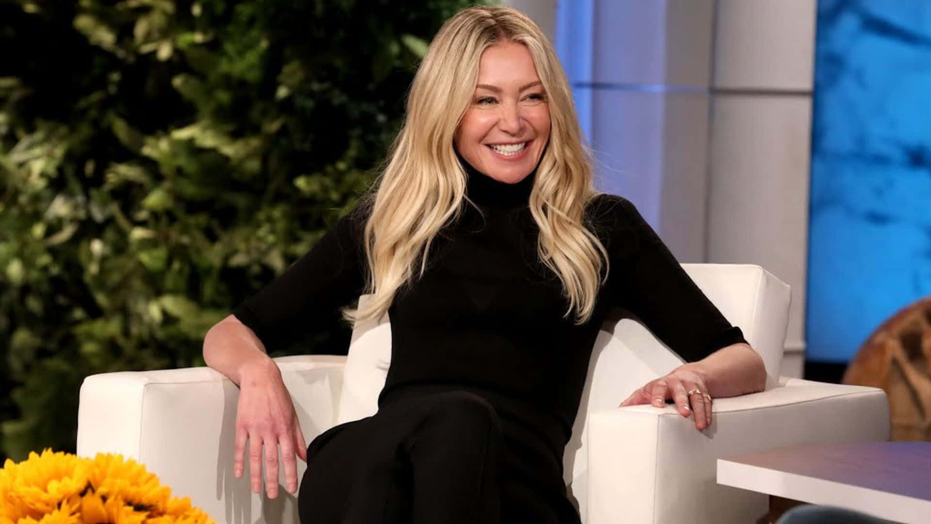 Portia de Rossi, black turtleneck, white armchair, Full HD Desktop Wallpaper