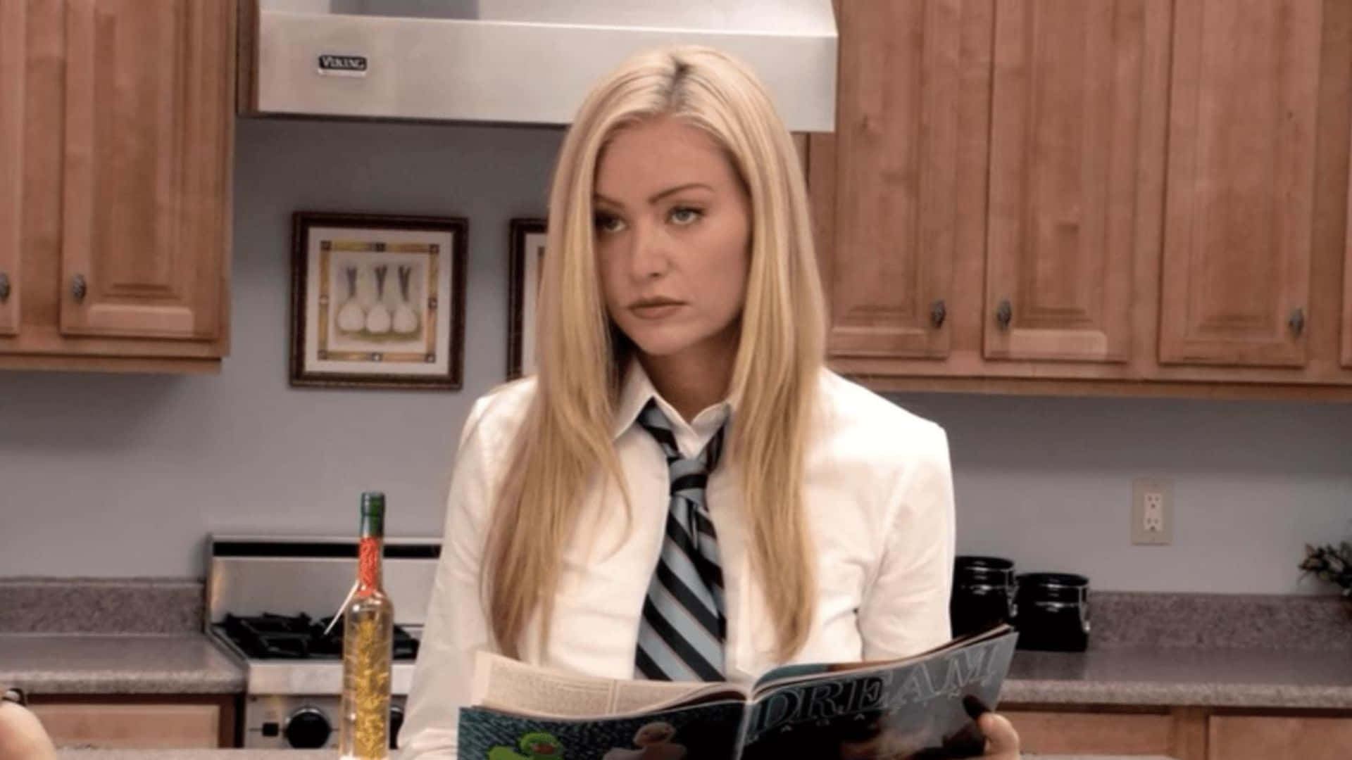 Portia de Rossi, kitchen, wooden cabinets, Full HD Desktop Wallpaper