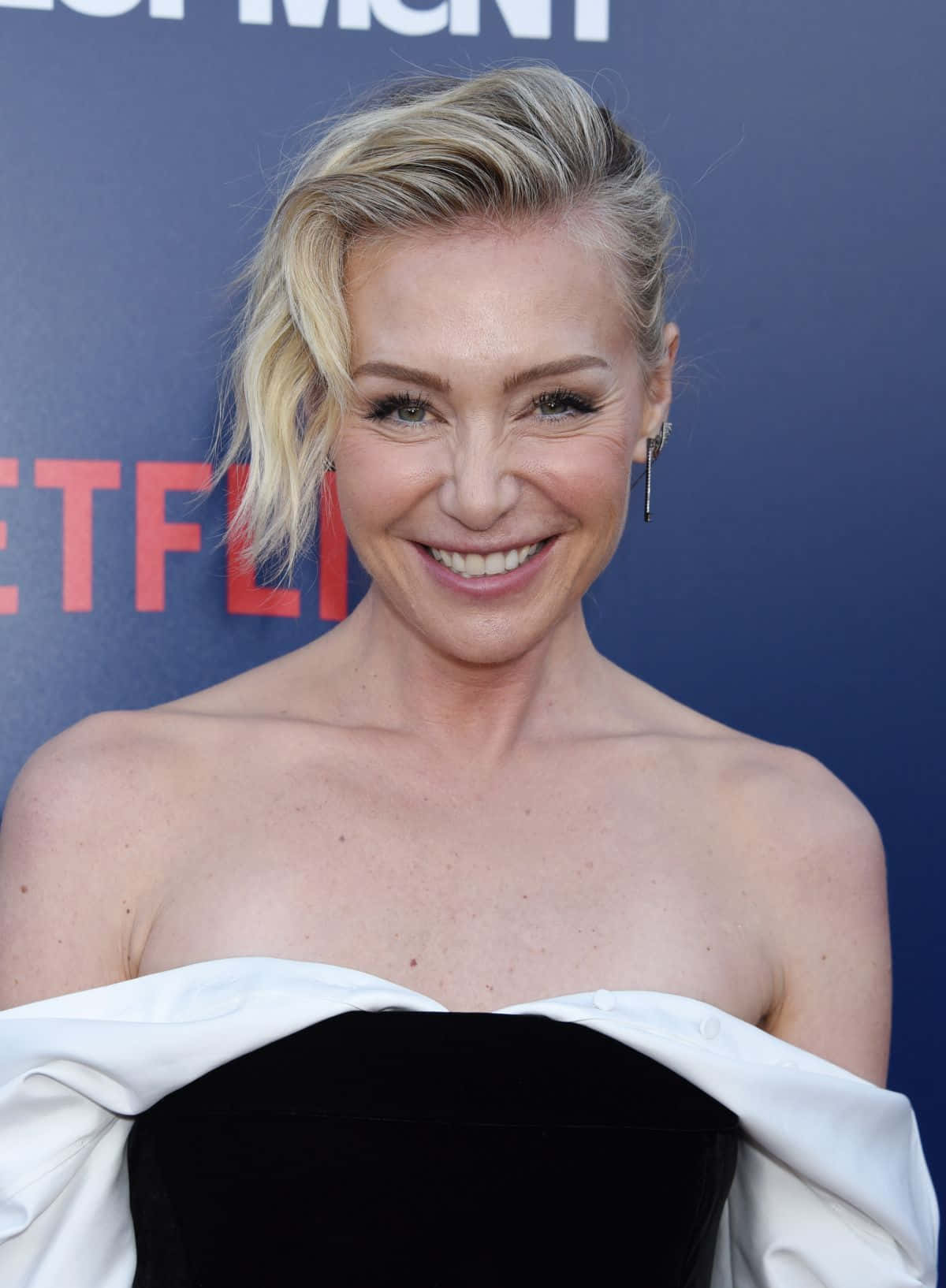 Portia de Rossi, black and white off-shoulder dress, blue Netflix backdrop, HD Phone Wallpaper