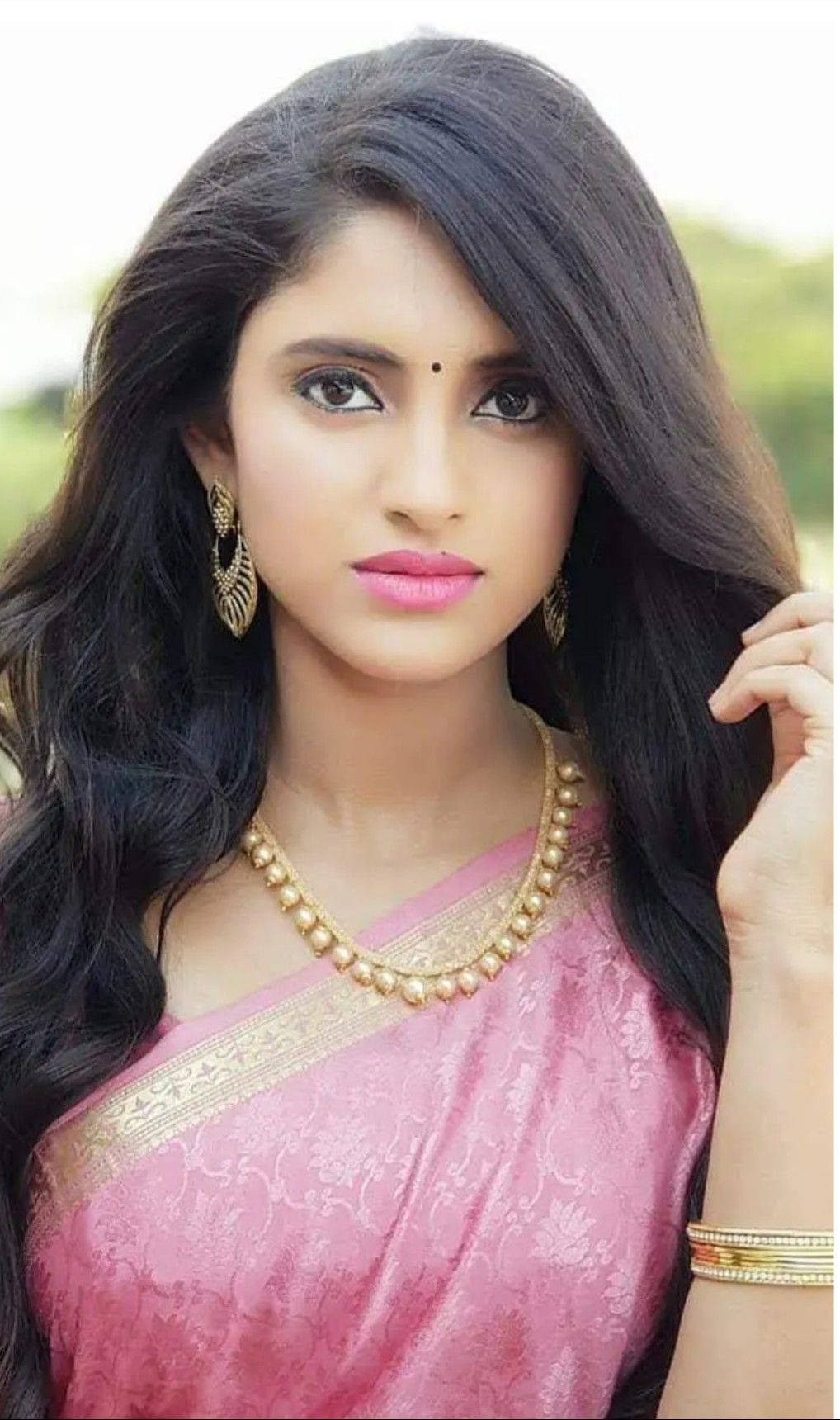 Indian girl, pink sari, gold embroidery, HD Phone Wallpaper