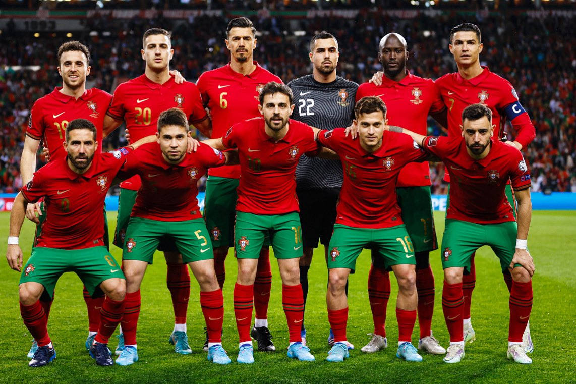 Portugal National Football Team, red jerseys, green shorts, SD Desktop Wallpaper