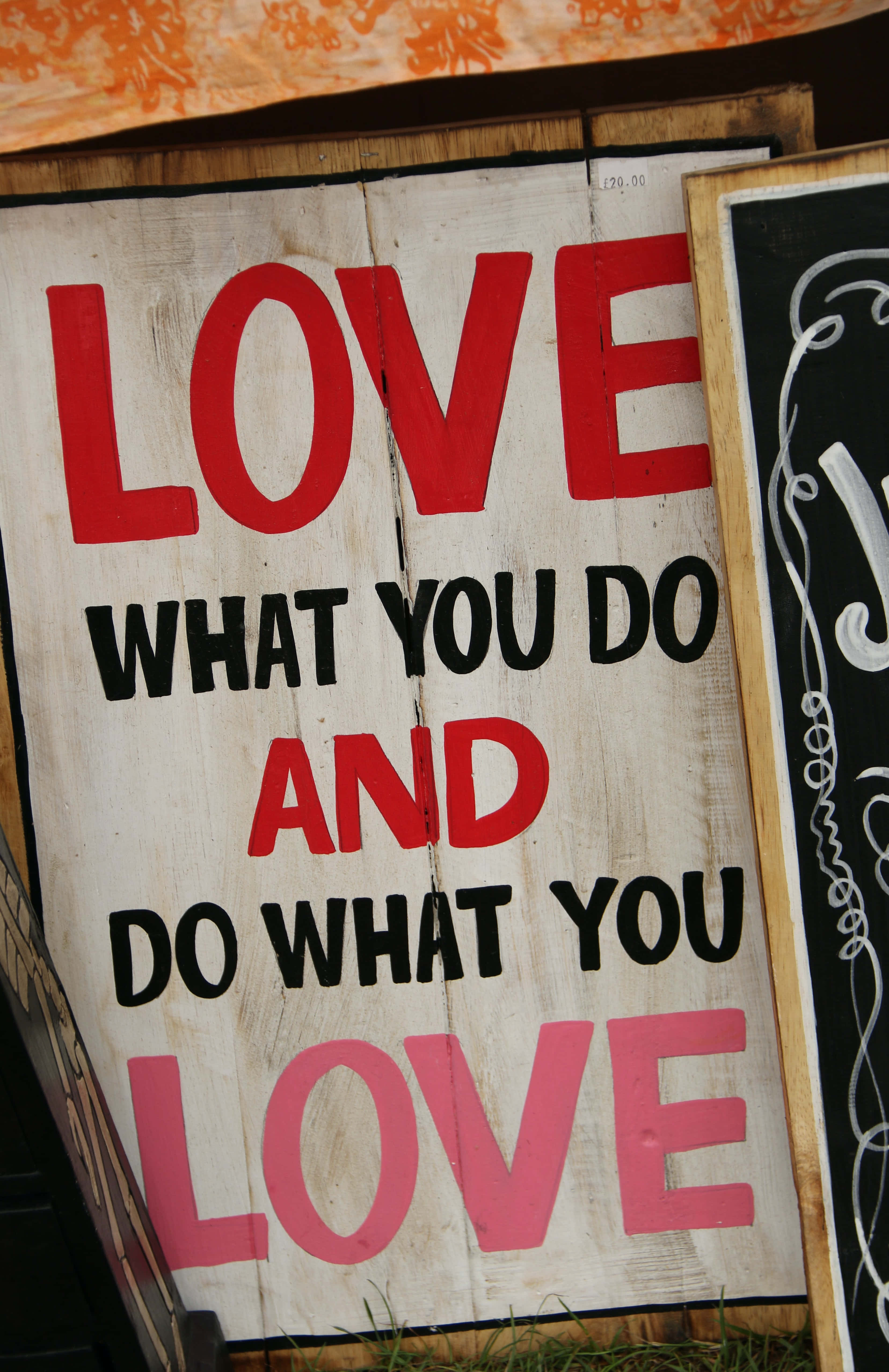 LOVE WHAT YOU DO AND DO WHAT YOU LOVE, wooden sign, red and black text, 4K Phone Wallpaper