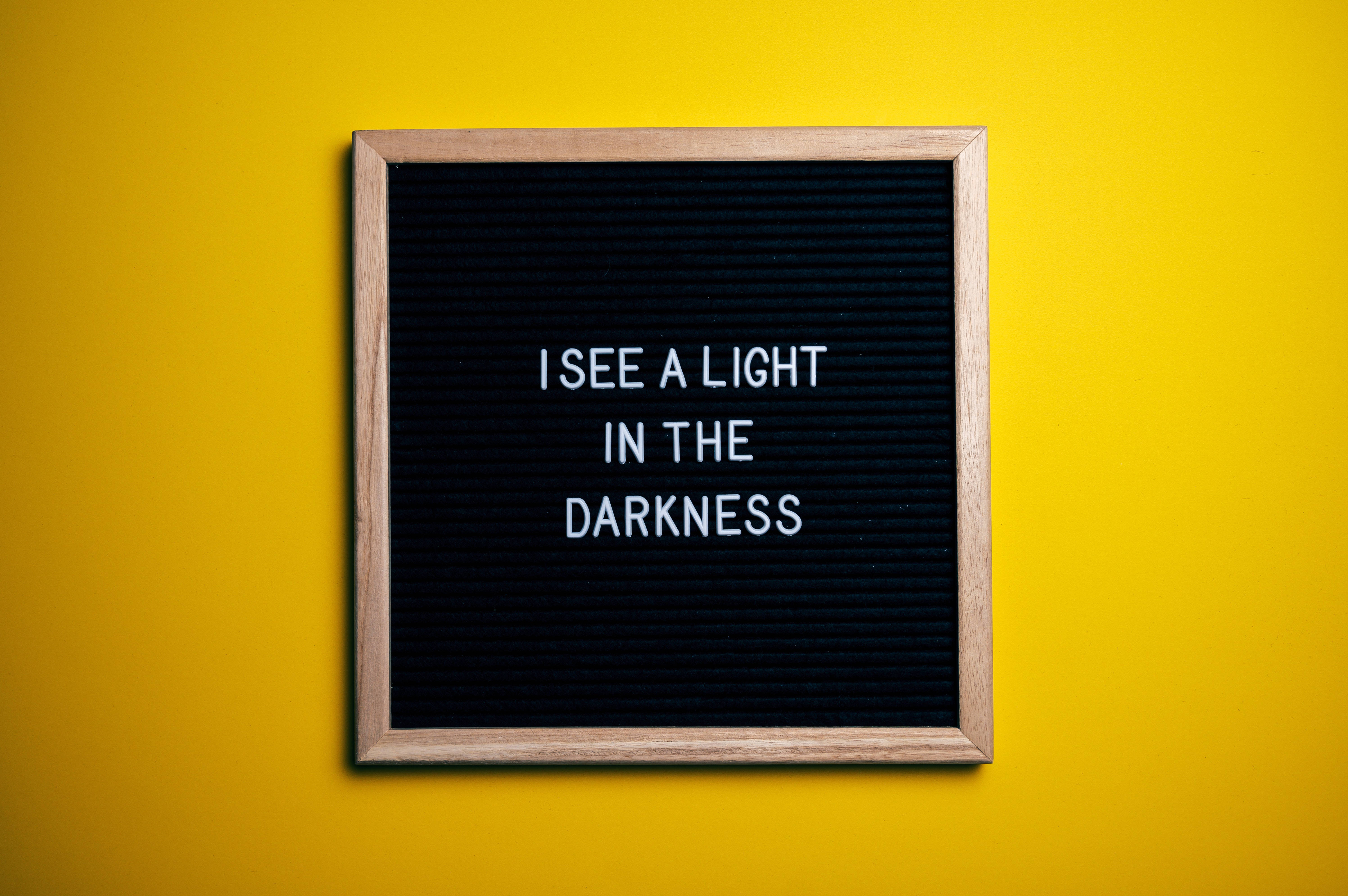 wooden-framed letterboard, white letters, I SEE A LIGHT IN THE DARKNESS, 5K Desktop Wallpaper