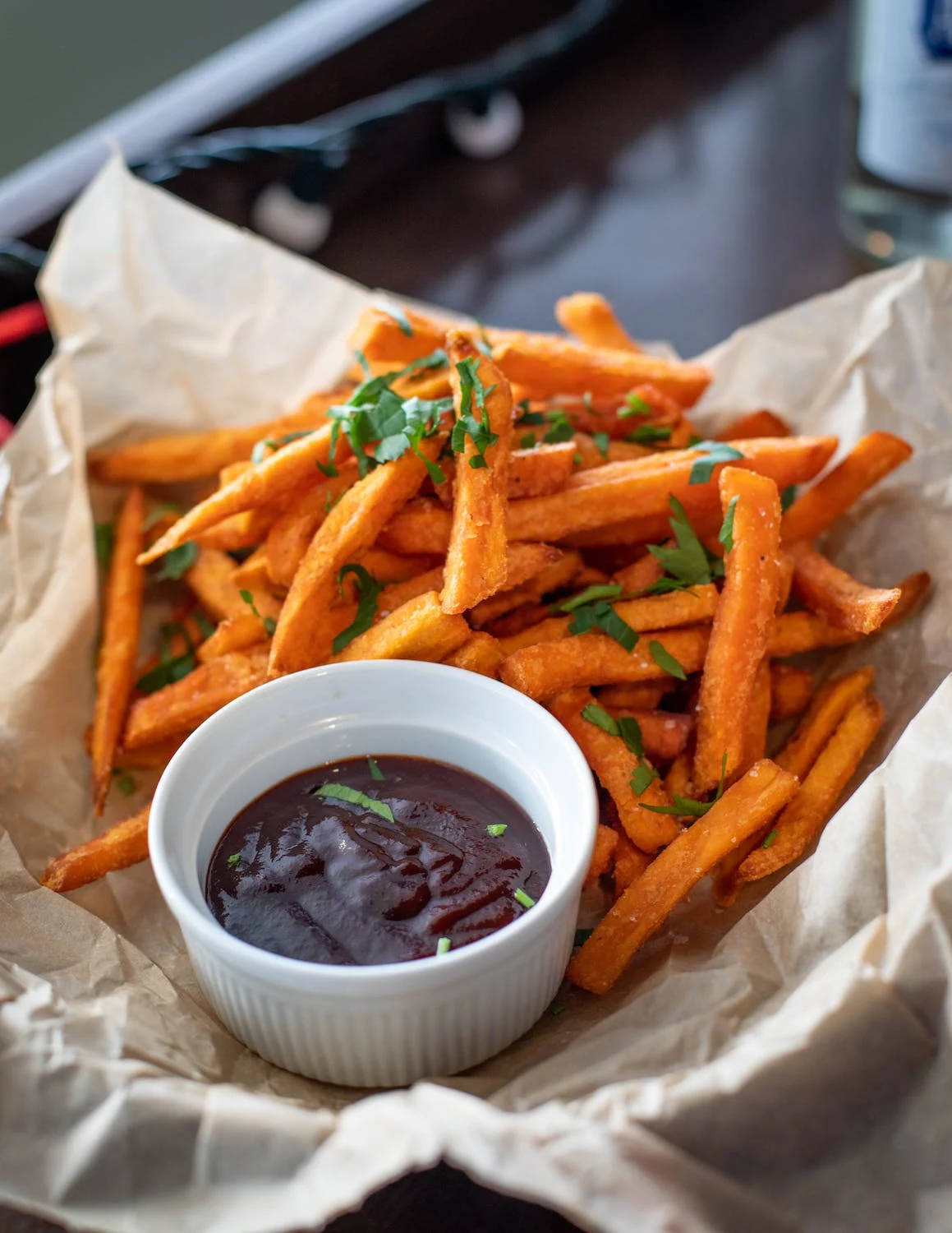 sweet potato fries, golden, fresh parsley, HD Phone Wallpaper