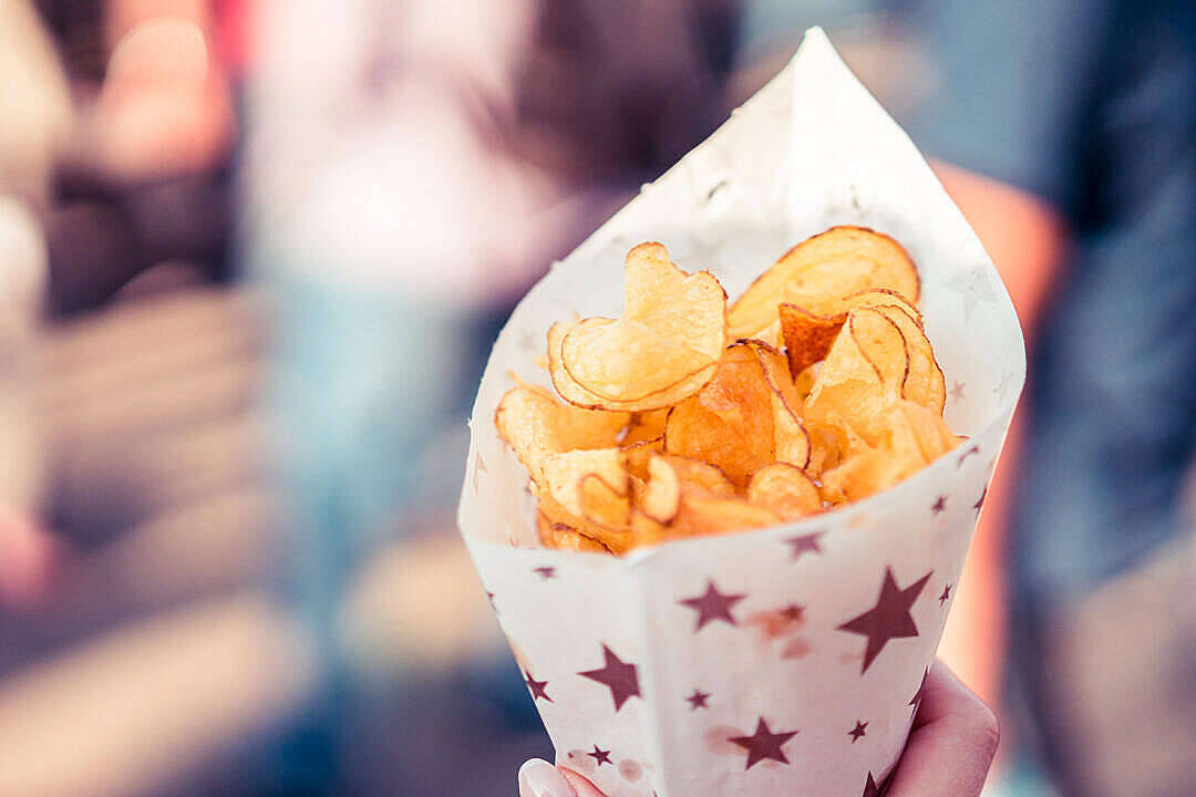 potato chips, cornet, star-patterned paper, SD Desktop Wallpaper