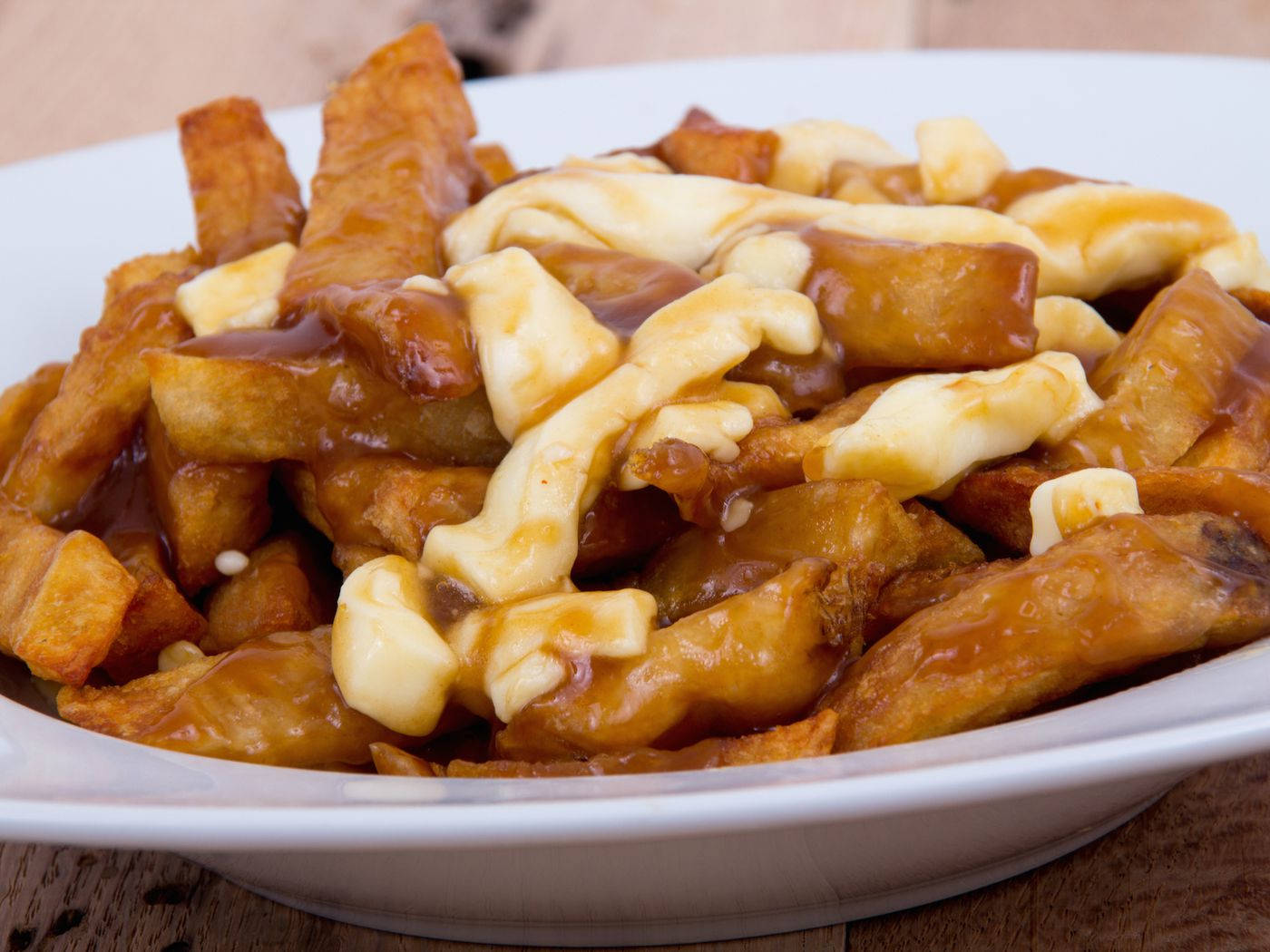 poutine, golden french fries, melted cheese curds, HD Desktop Wallpaper