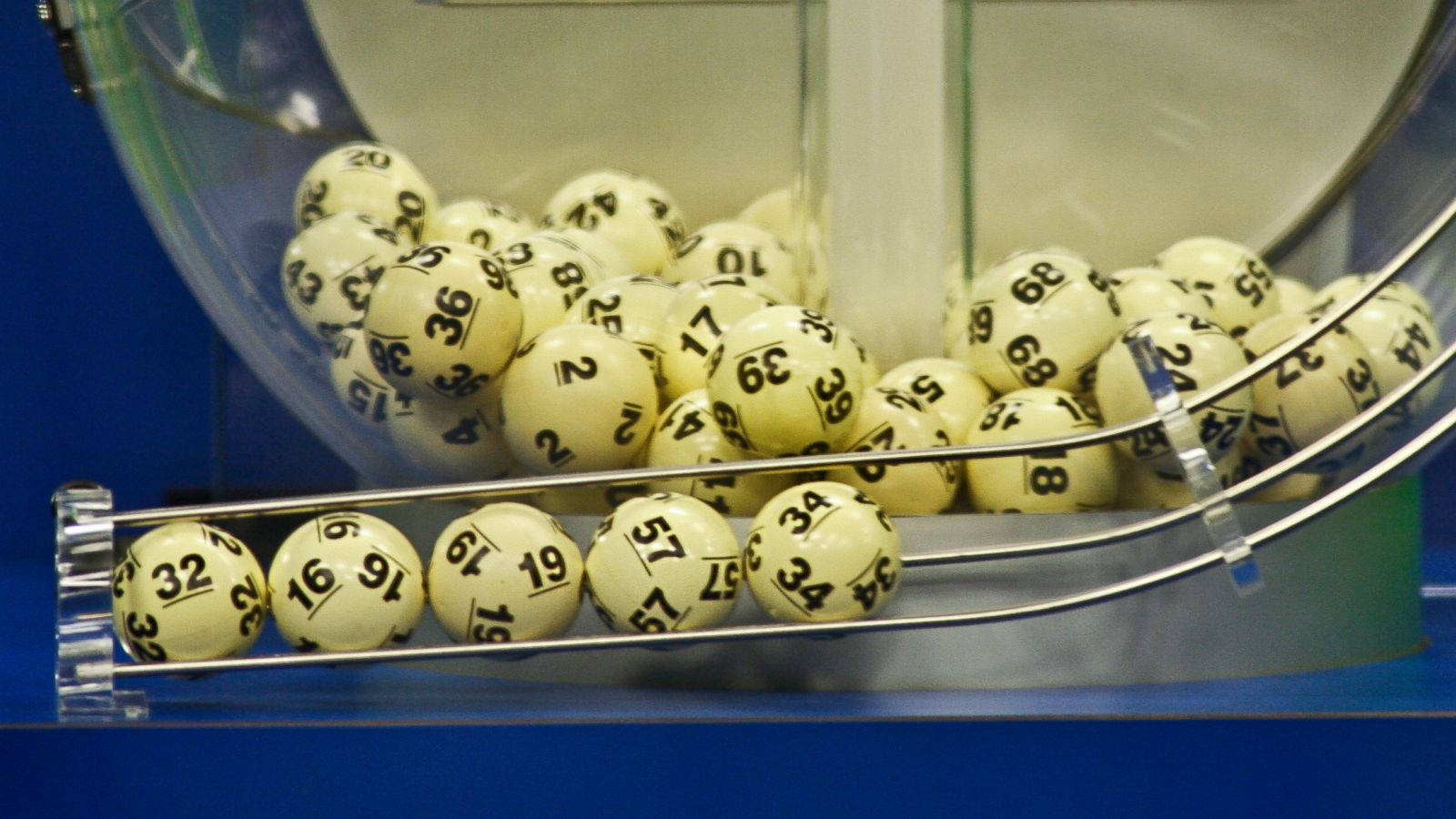 Powerball, creamy white lottery balls, black numbers, HD Desktop Wallpaper