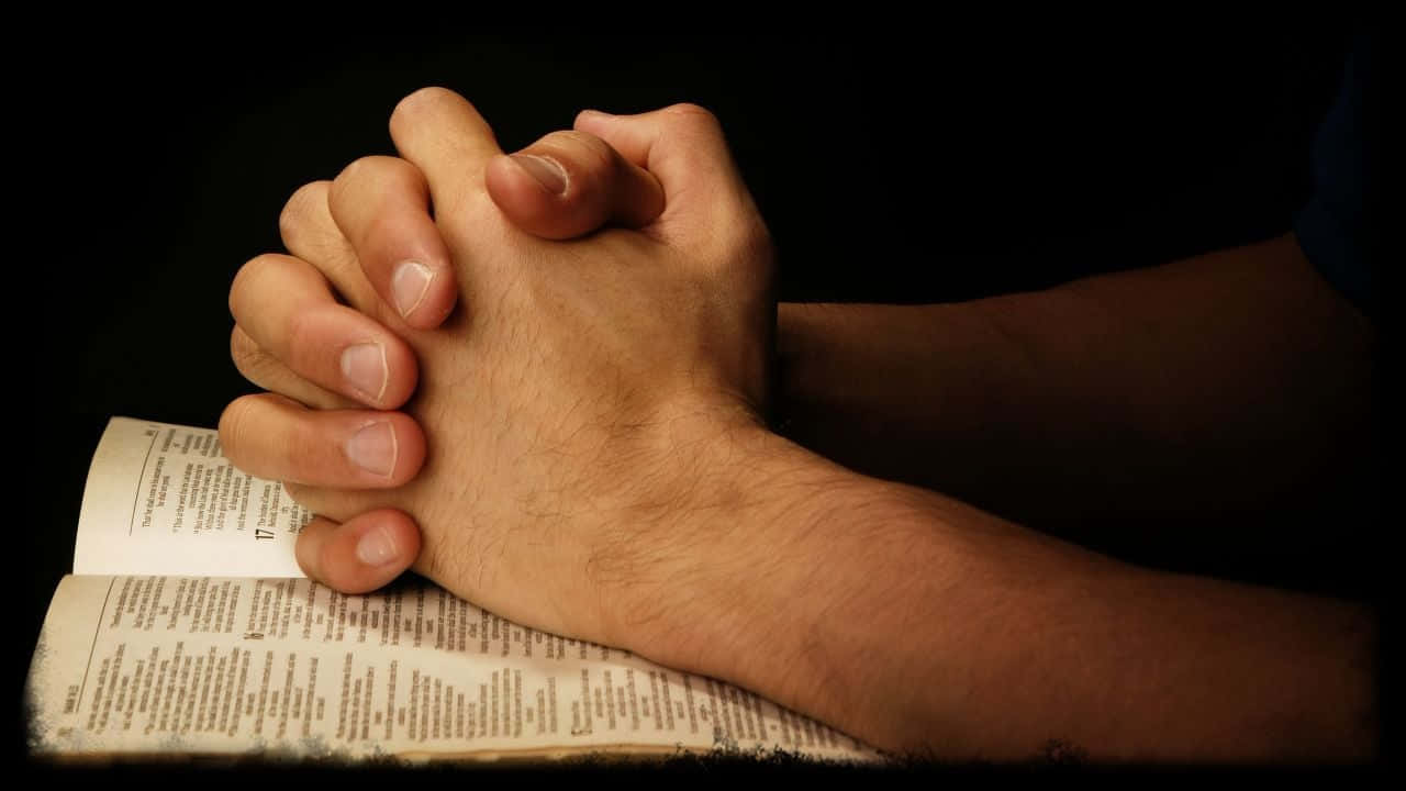 praying hands, bible, open book, HD Desktop Wallpaper