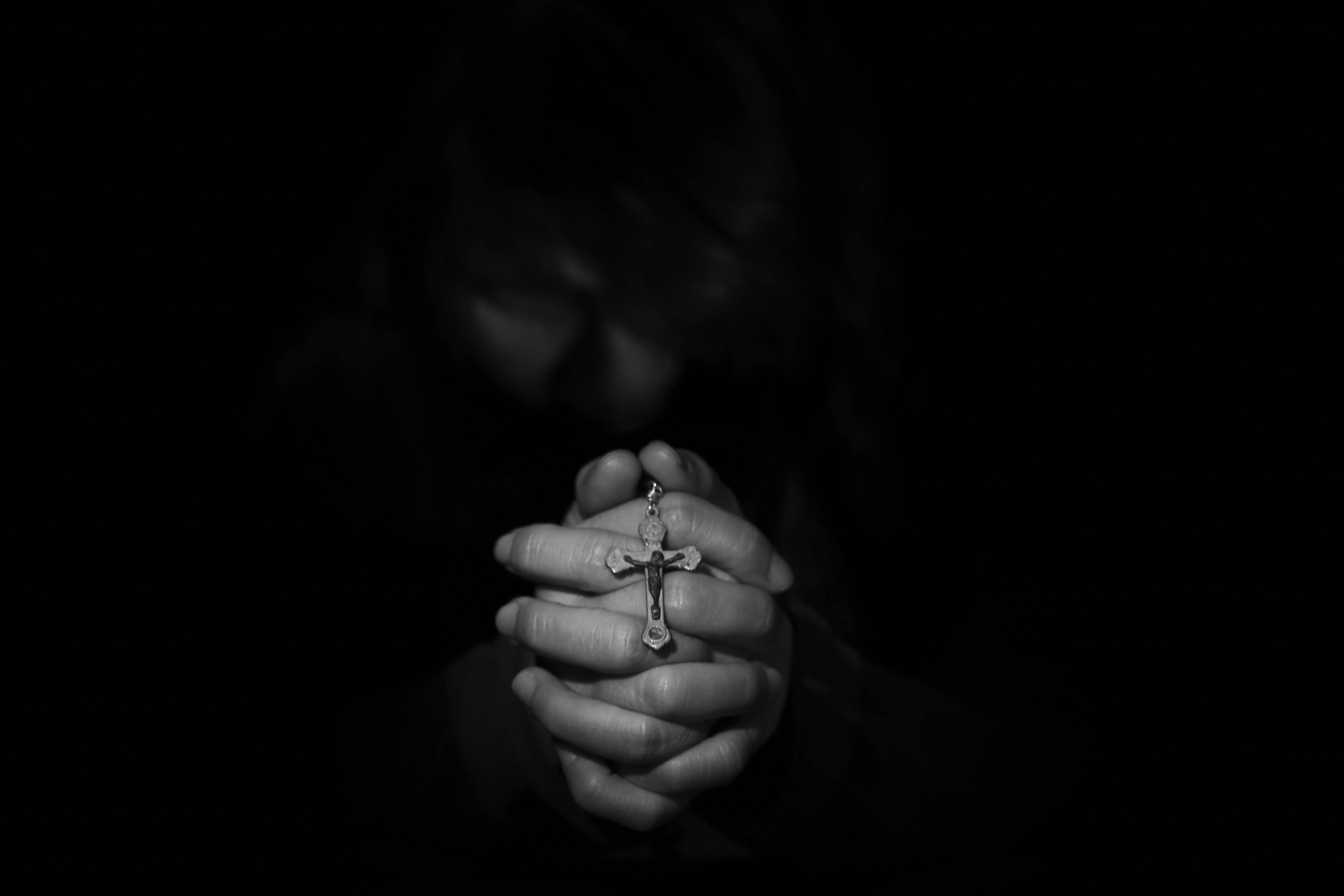 melancholy hands, rosary, cross, 5K Desktop Wallpaper