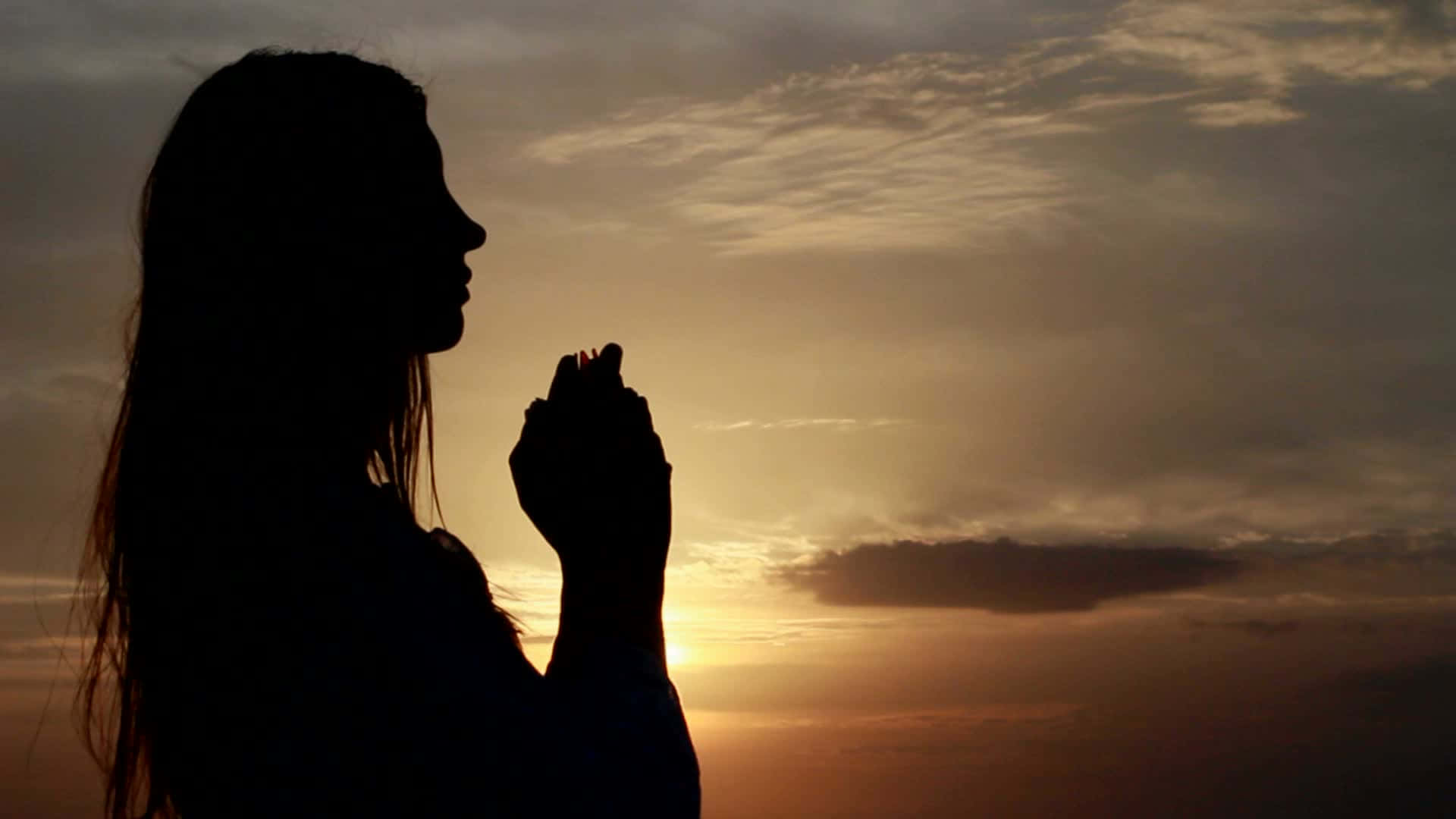 woman praying silhouette, beach, warm sunset sky, Full HD Desktop Wallpaper