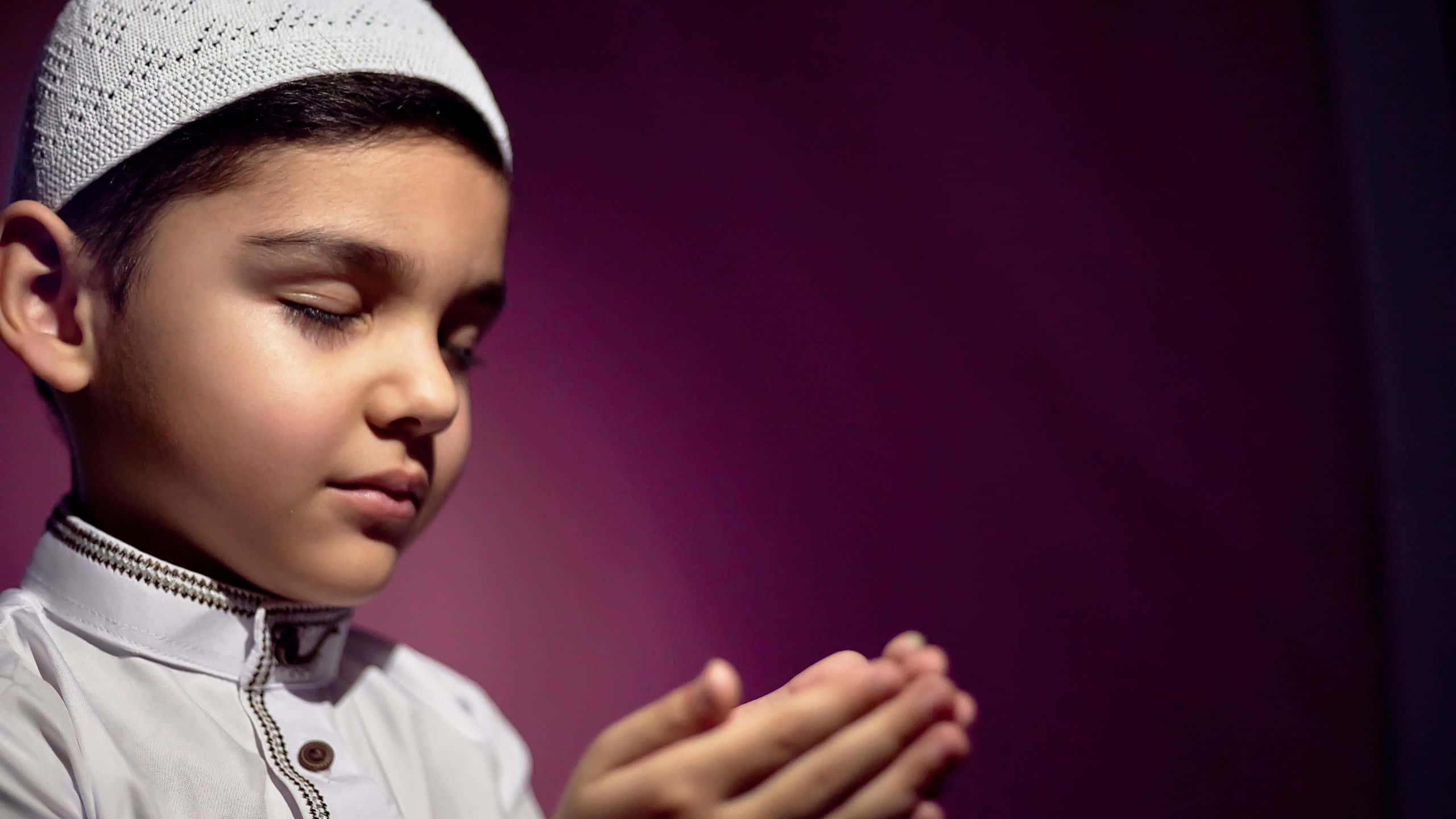 praying muslim boy, white prayer cap, traditional attire, 2K Desktop Wallpaper