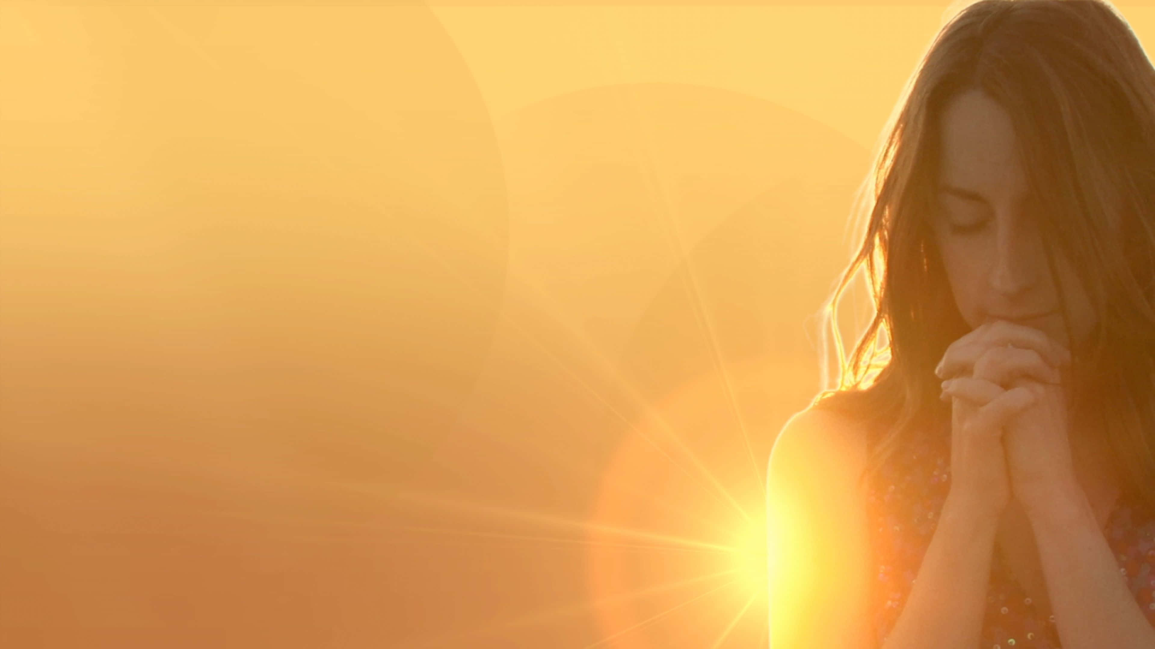 woman, praying, golden sunset, 4K Desktop Wallpaper