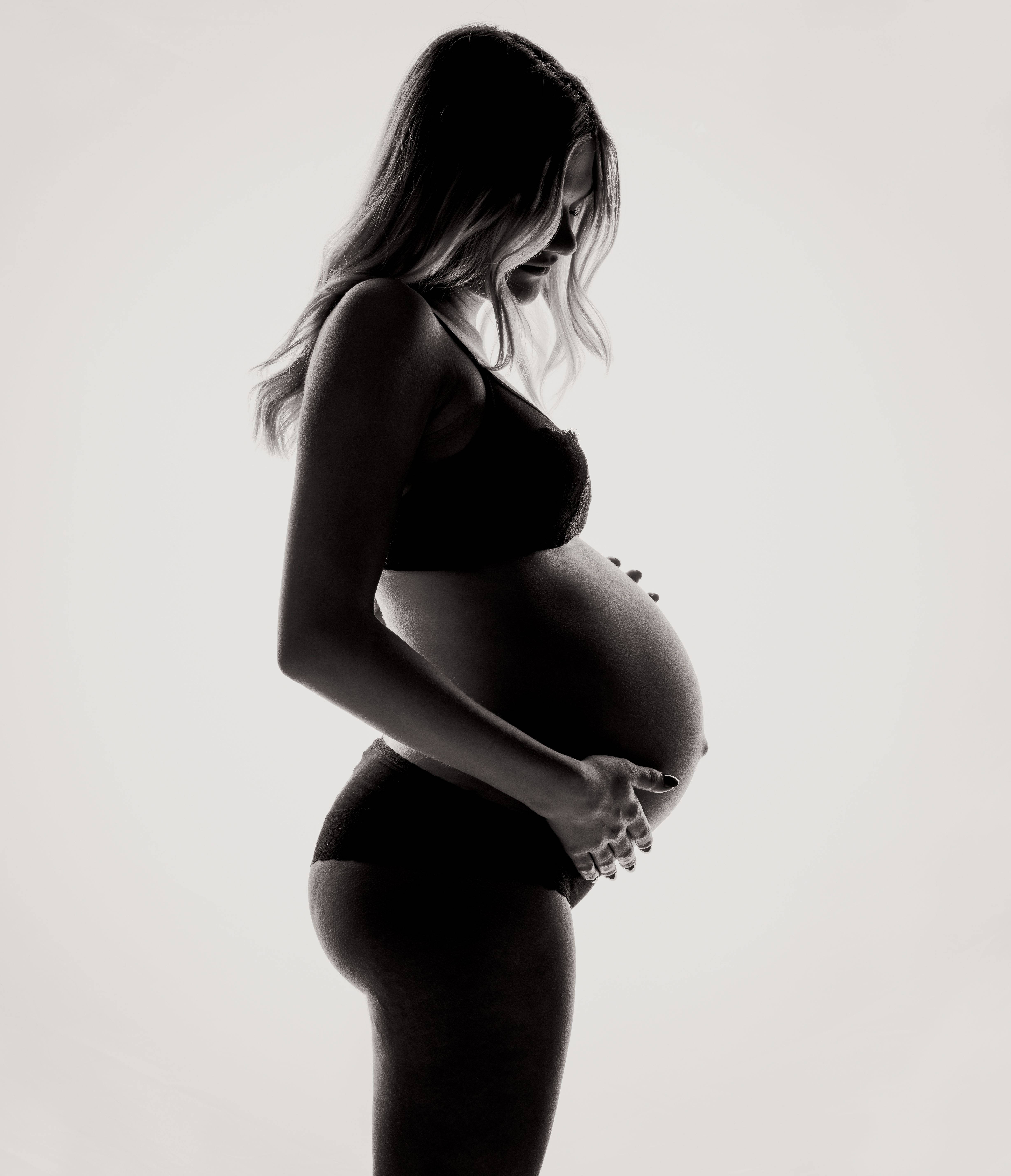 pregnant belly silhouette, silhouette, black and white portrait, 5K Phone Wallpaper