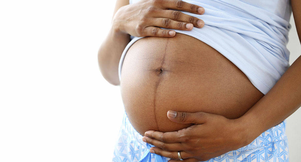 pregnant belly, white shirt, blue bottoms, SD Desktop Wallpaper