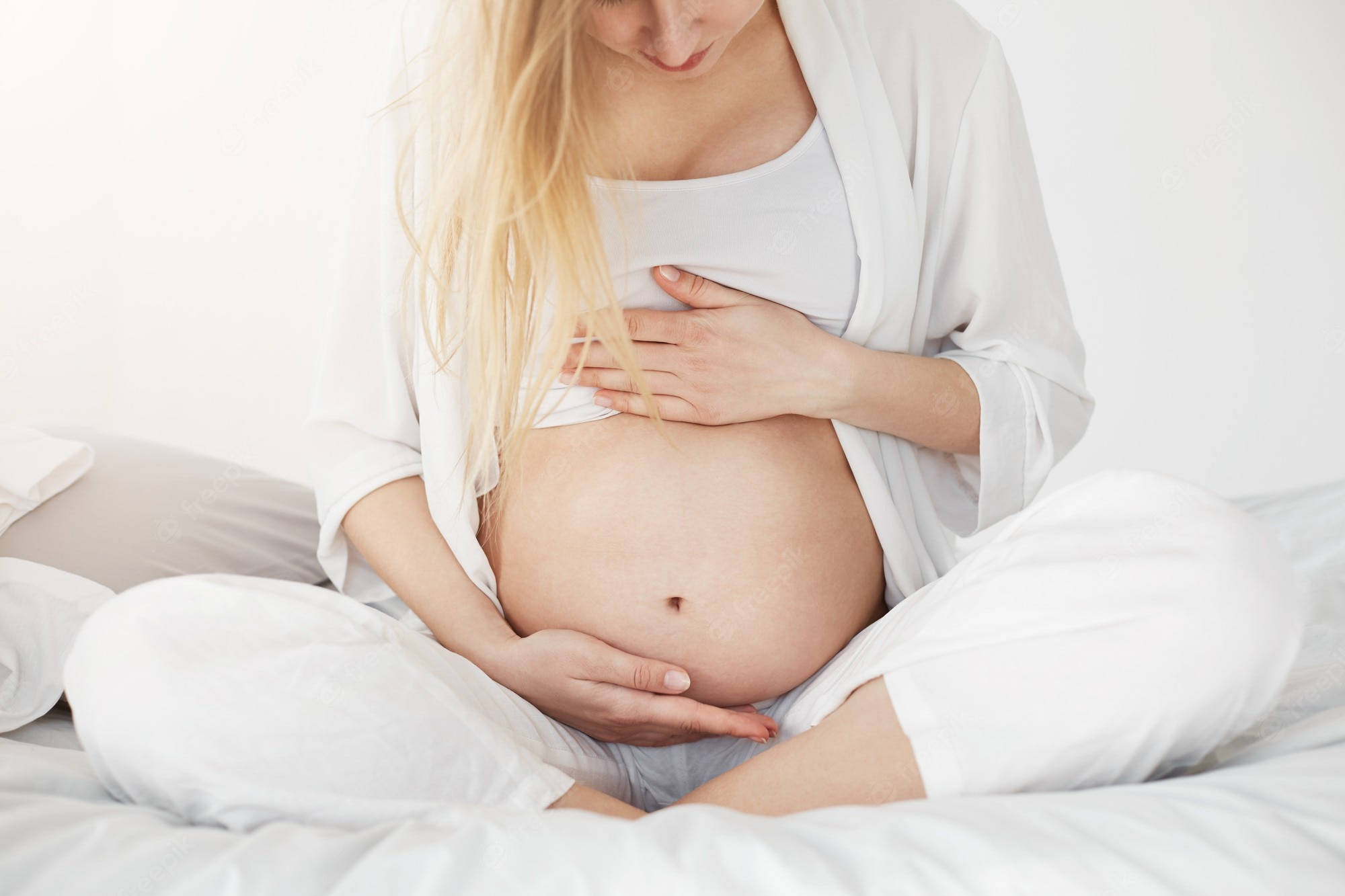 pregnant belly, white pants, white loungewear, Full HD Desktop Wallpaper