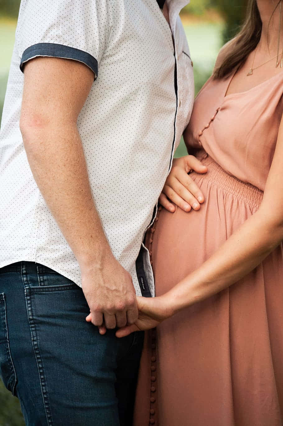 pregnant couple, outdoor moment, holding hands, HD Phone Wallpaper