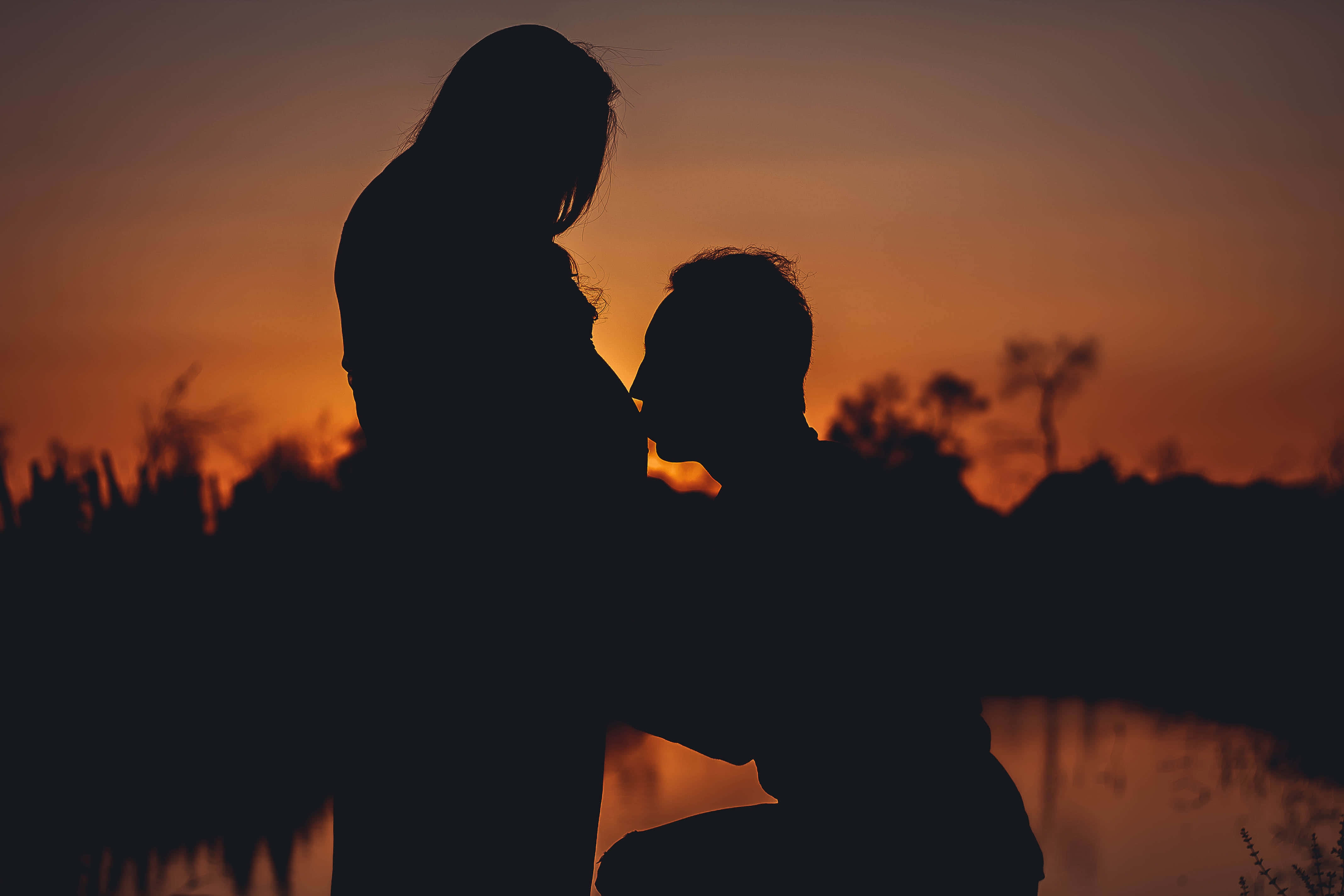 pregnant couple, kissing baby bump, sunset, 4K Desktop Wallpaper