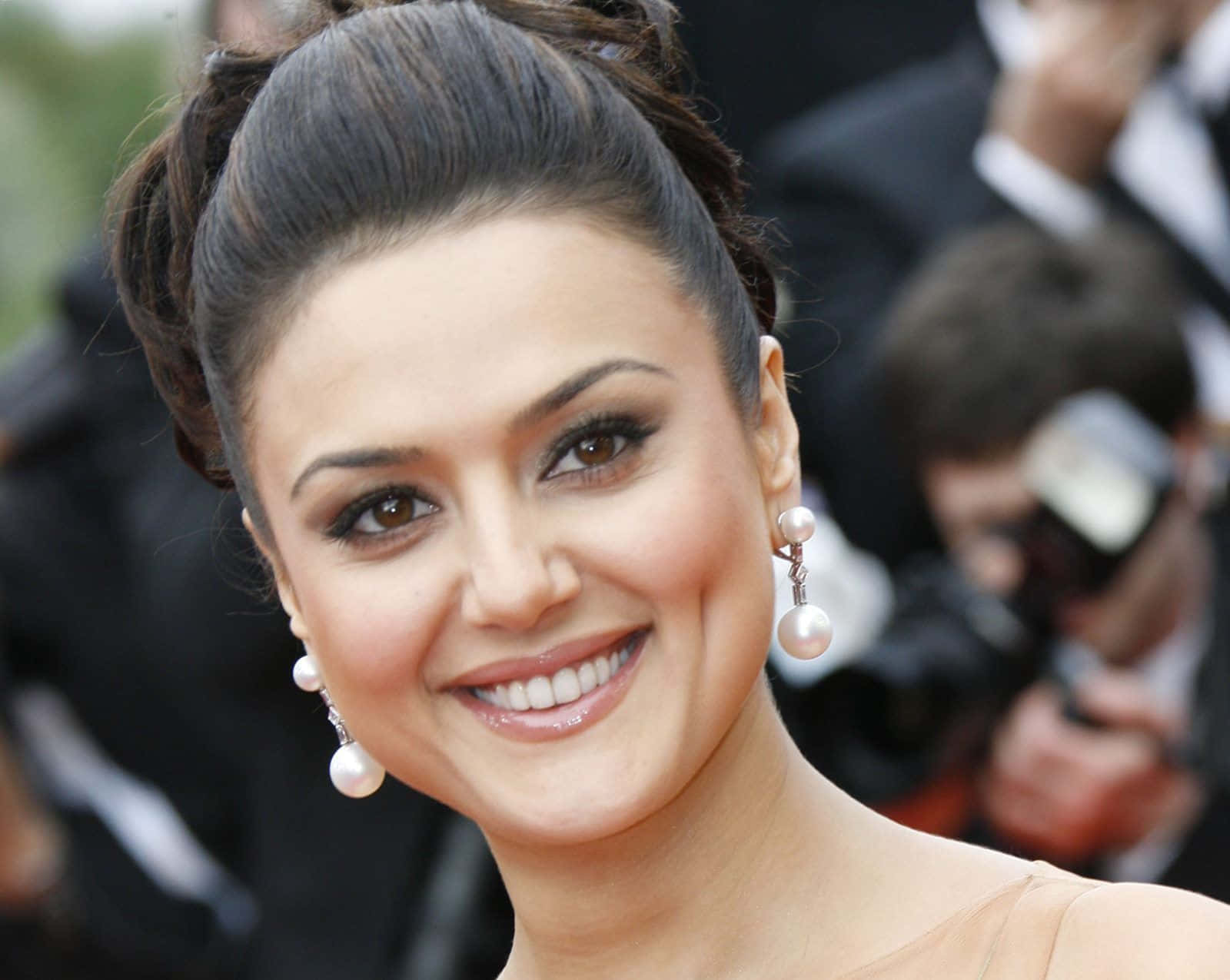 Preity Zinta, tube dress, pearl earrings, HD Desktop Wallpaper