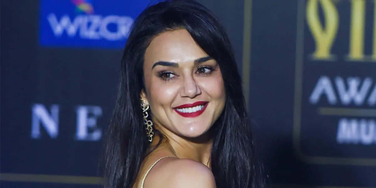 Preity Zinta, music awards event, branded backdrops, SD Desktop Wallpaper